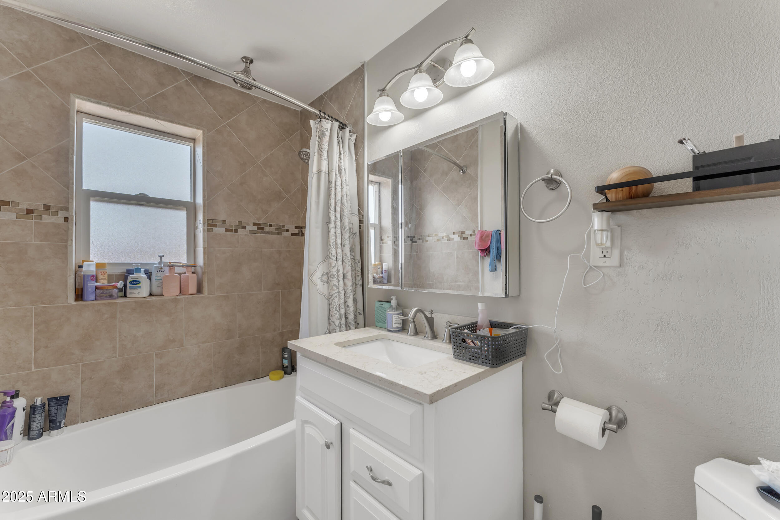 1024 E Mitchell Drive Property Photo 11