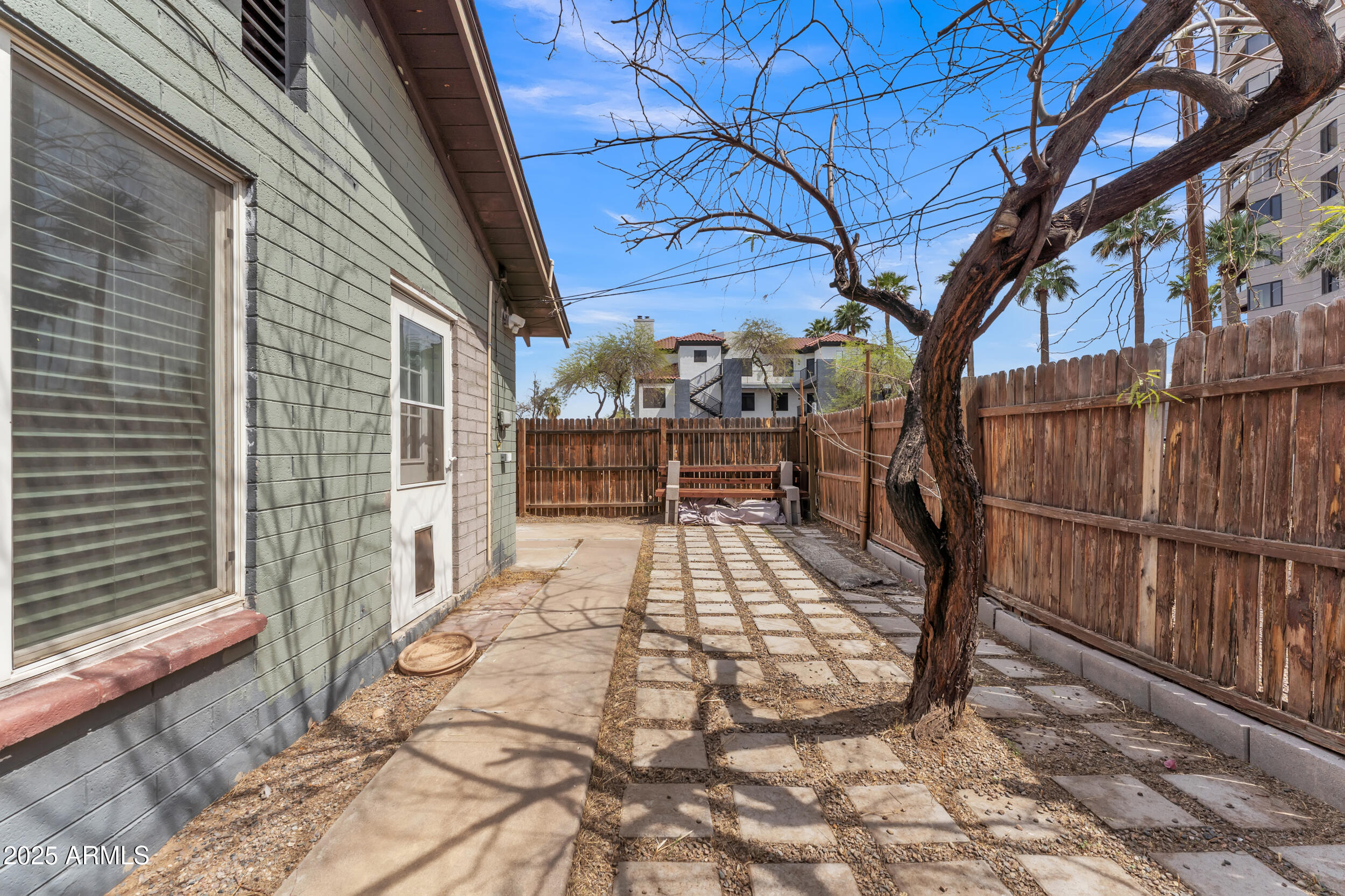 1024 E Mitchell Drive Property Photo 13