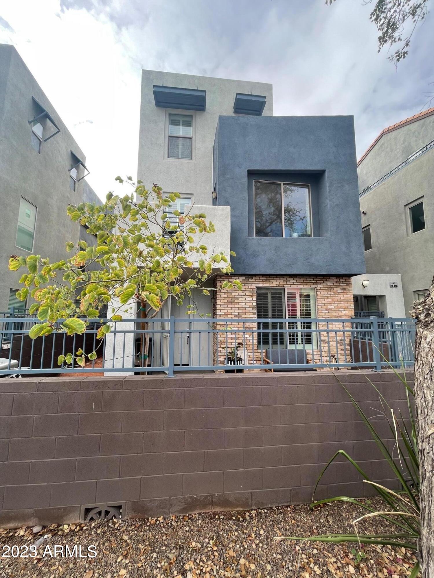 615 E Portland Street Property Photo