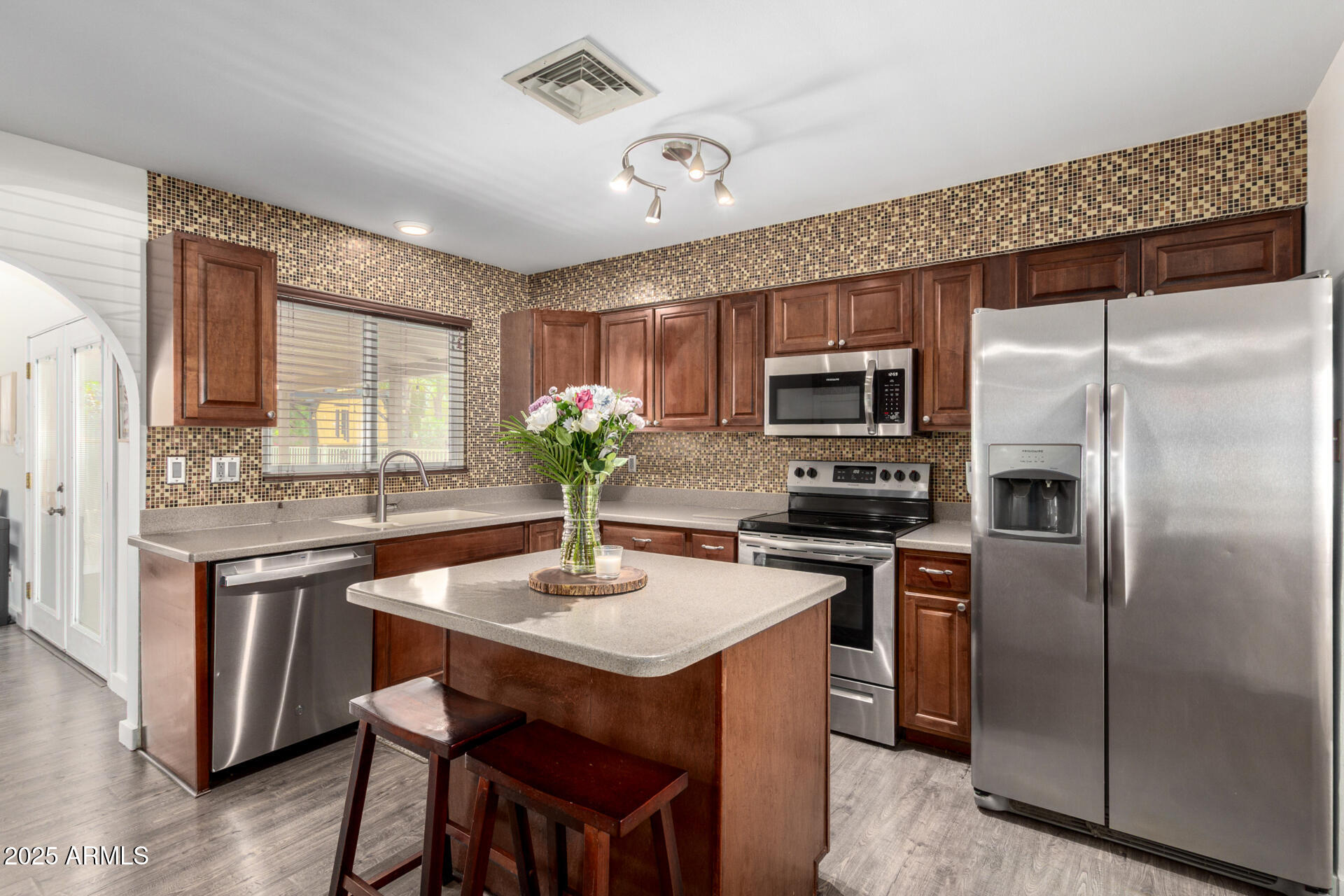 4015 E Hartford Avenue Property Photo 12