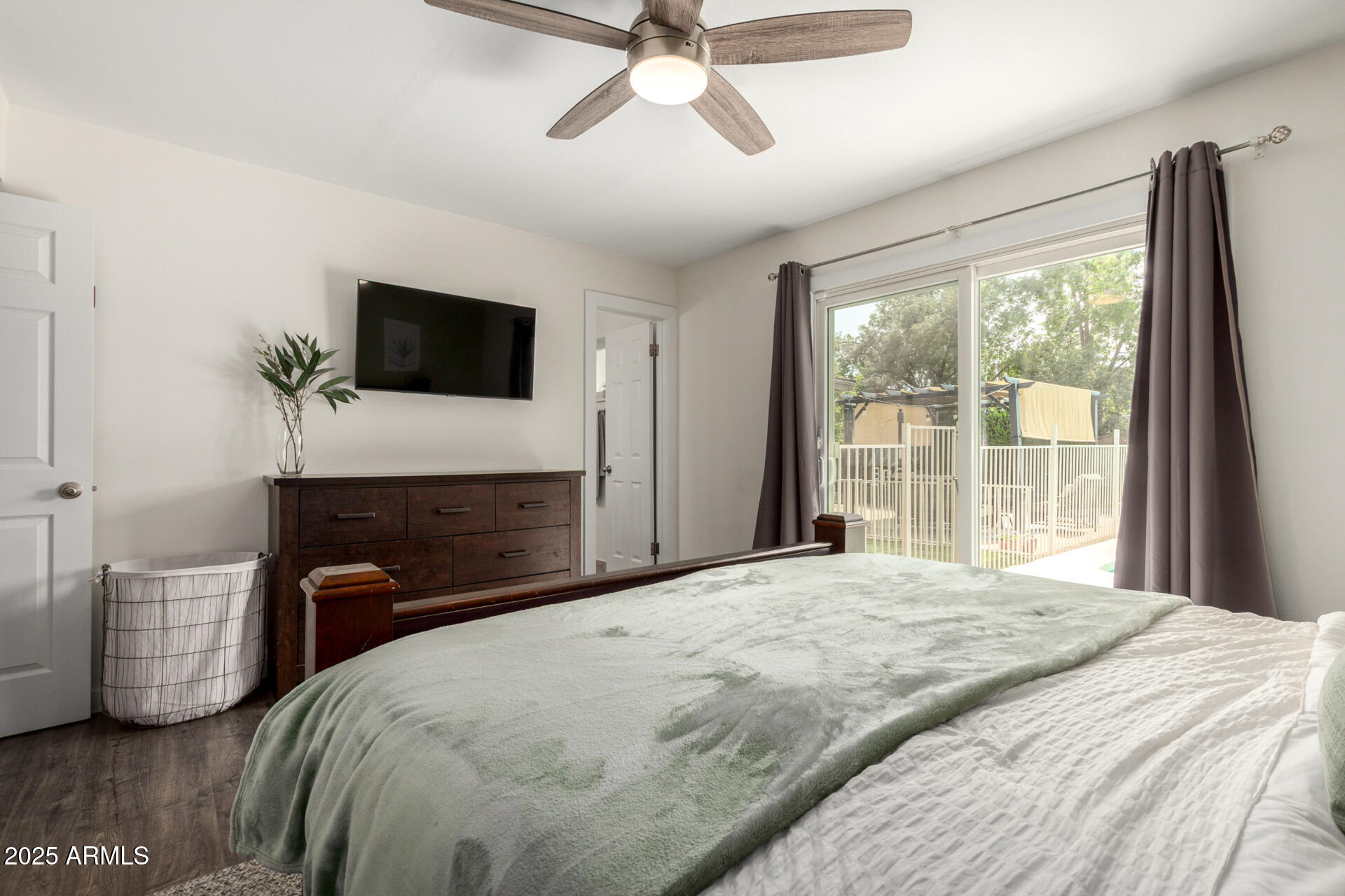 4015 E Hartford Avenue Property Photo 17