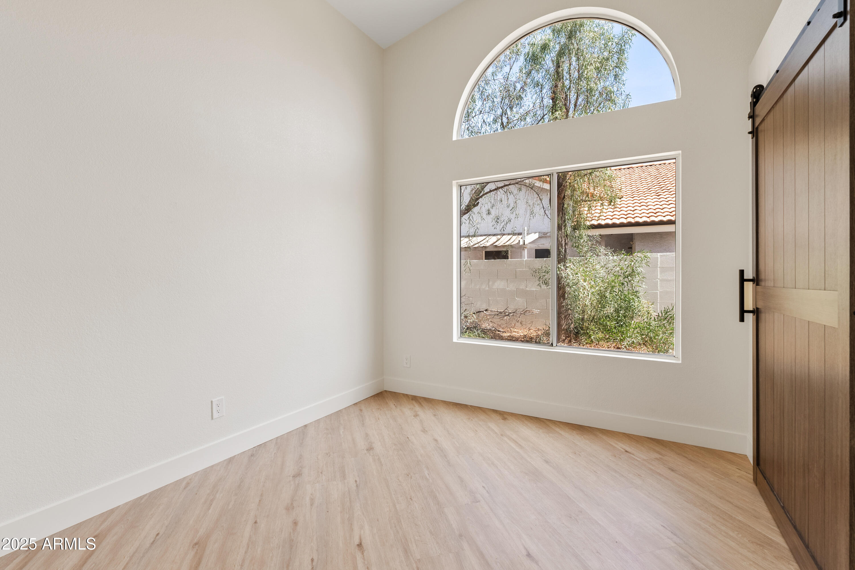438 E Hackamore Street Property Photo 16