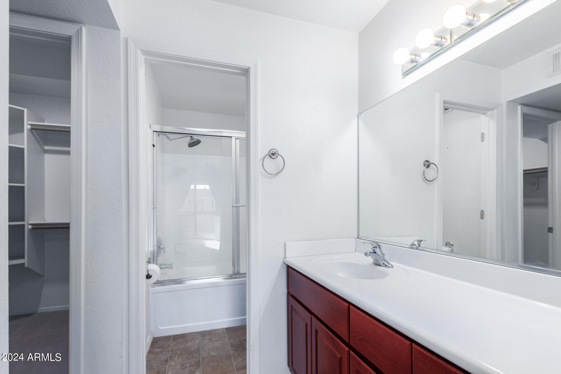 1880 E Morten Avenue Property Photo 13