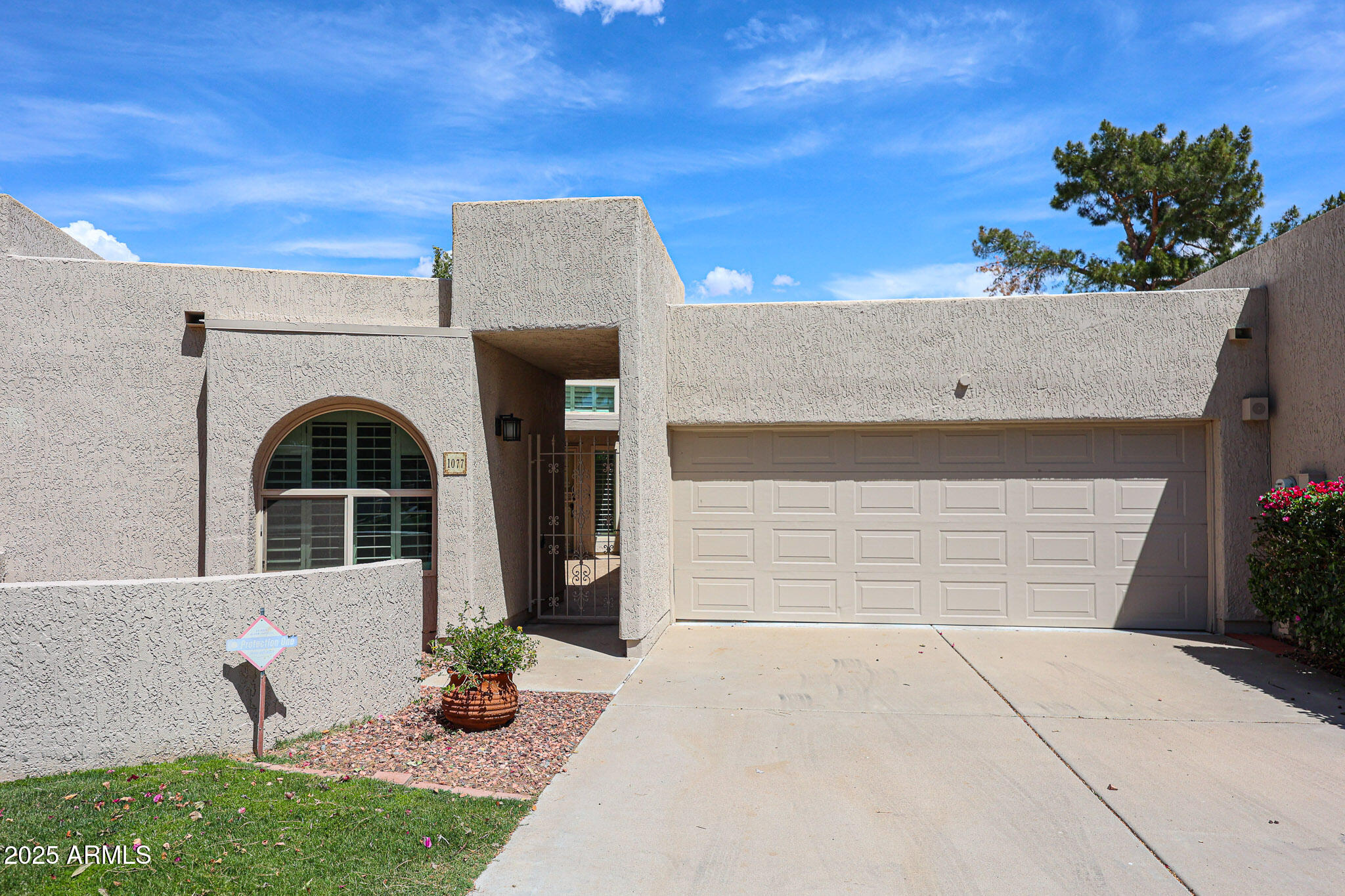 1077 N Vista Verde Circle Property Photo 1