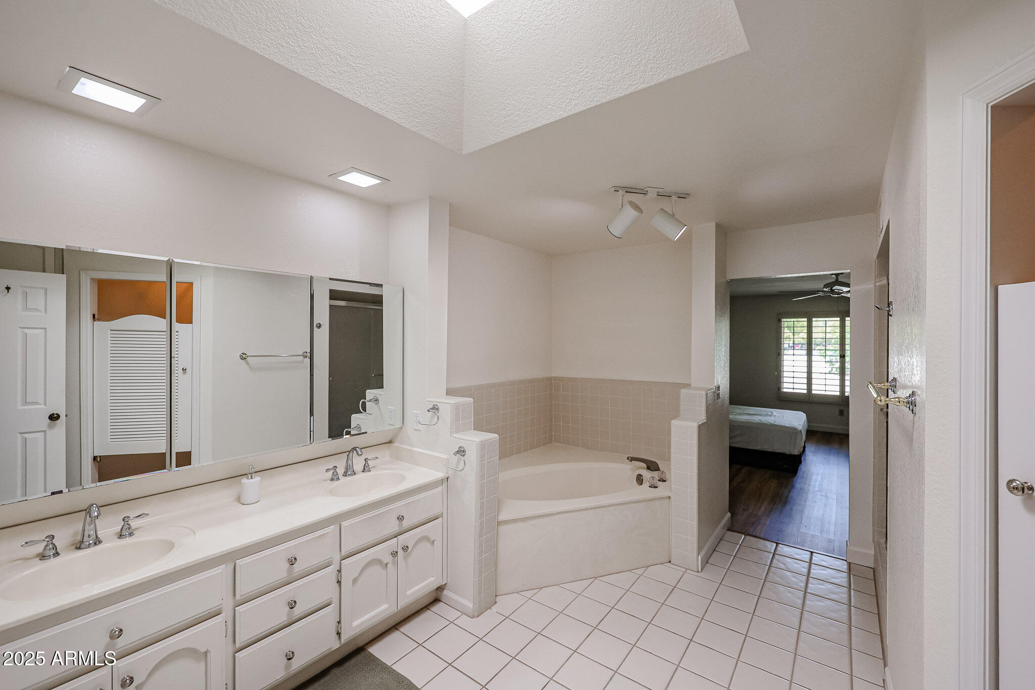 1077 N Vista Verde Circle Property Photo 12