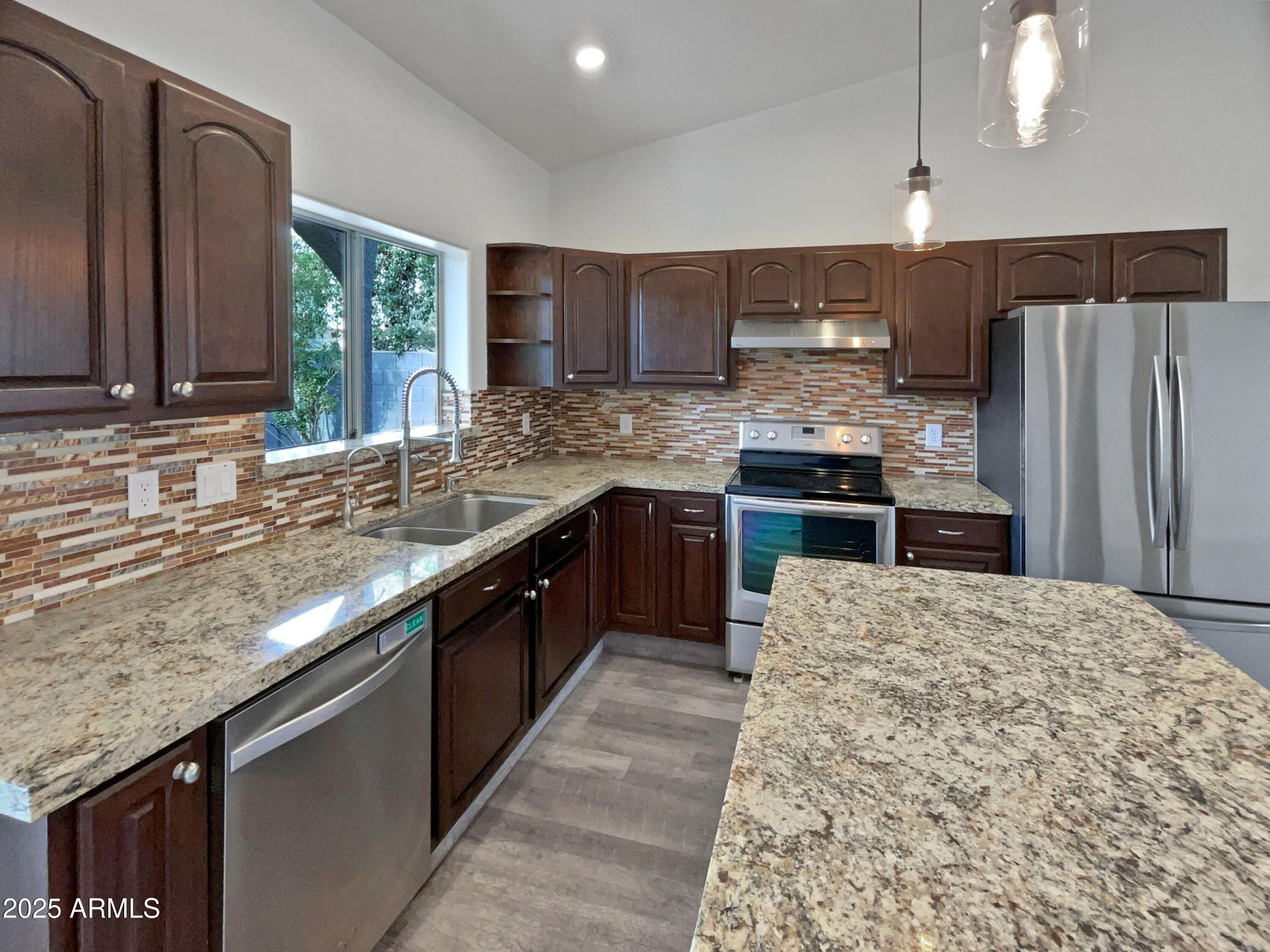 1901 E Marquette Drive Property Photo 6
