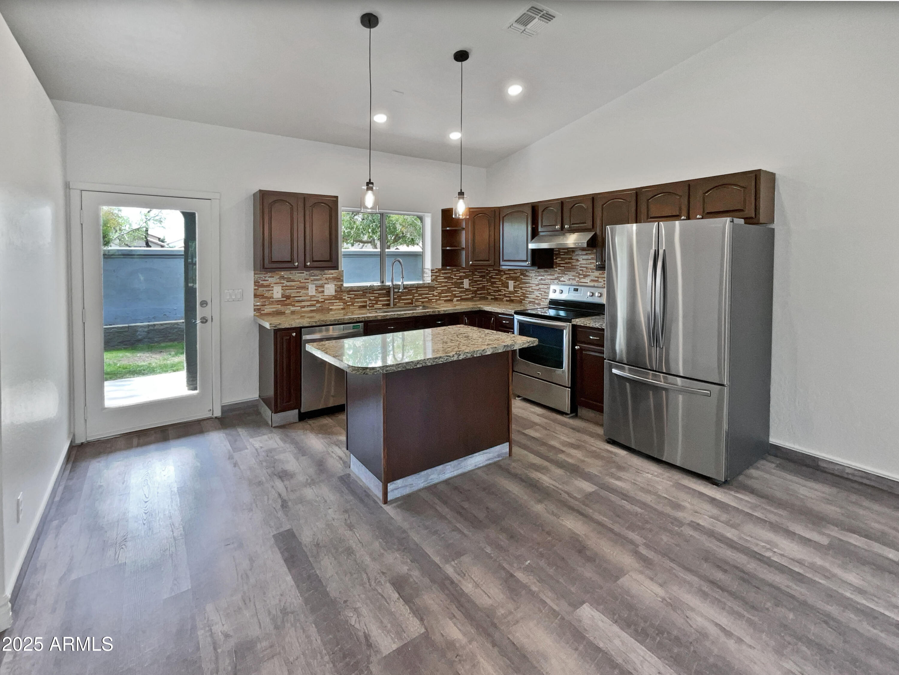 1901 E Marquette Drive Property Photo 13