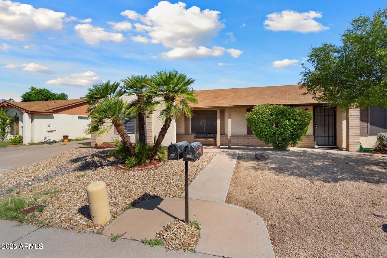 5120 W WILLOW Avenue Property Photo 1