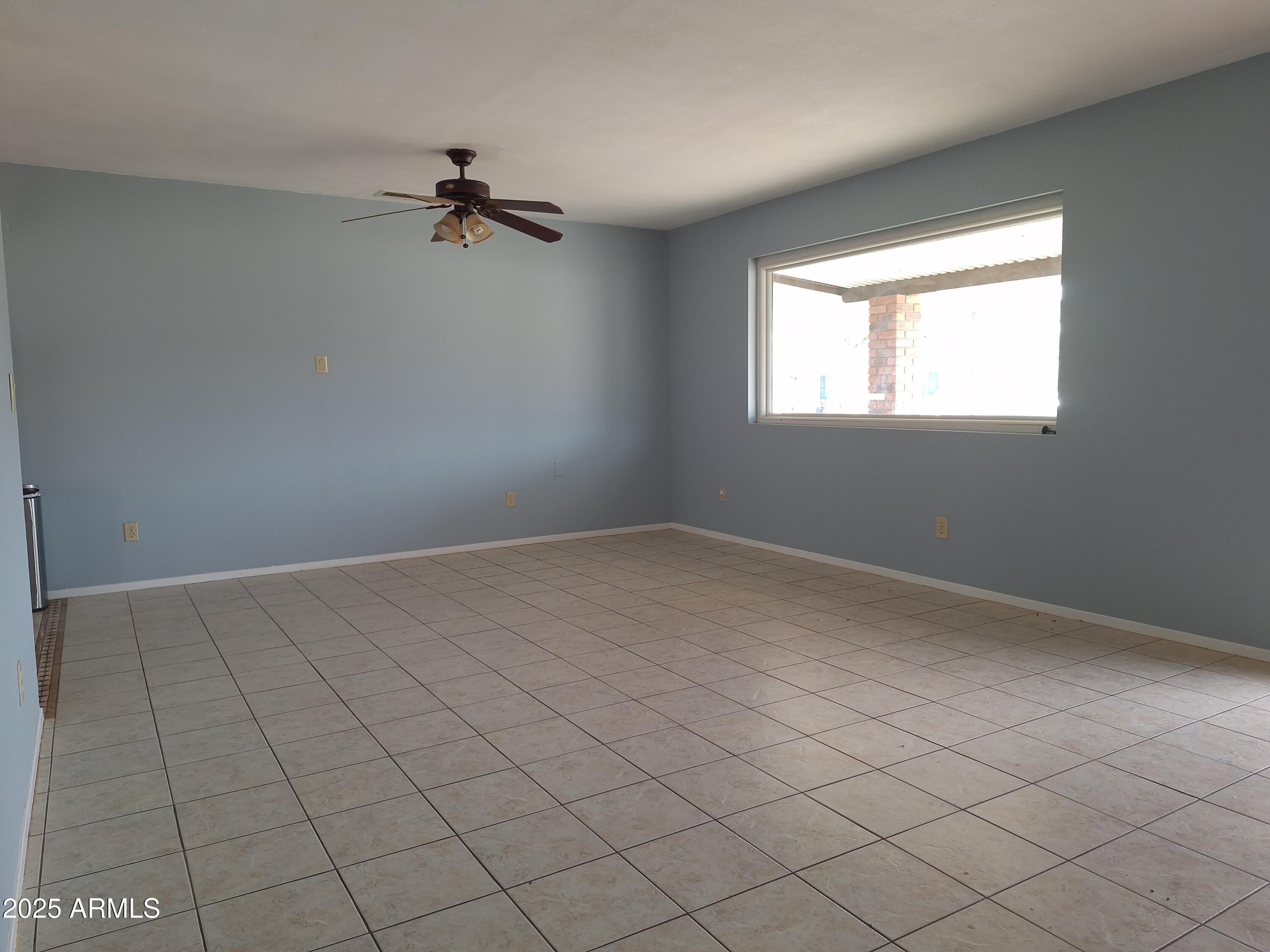 163 Peretz Circle Property Photo 4
