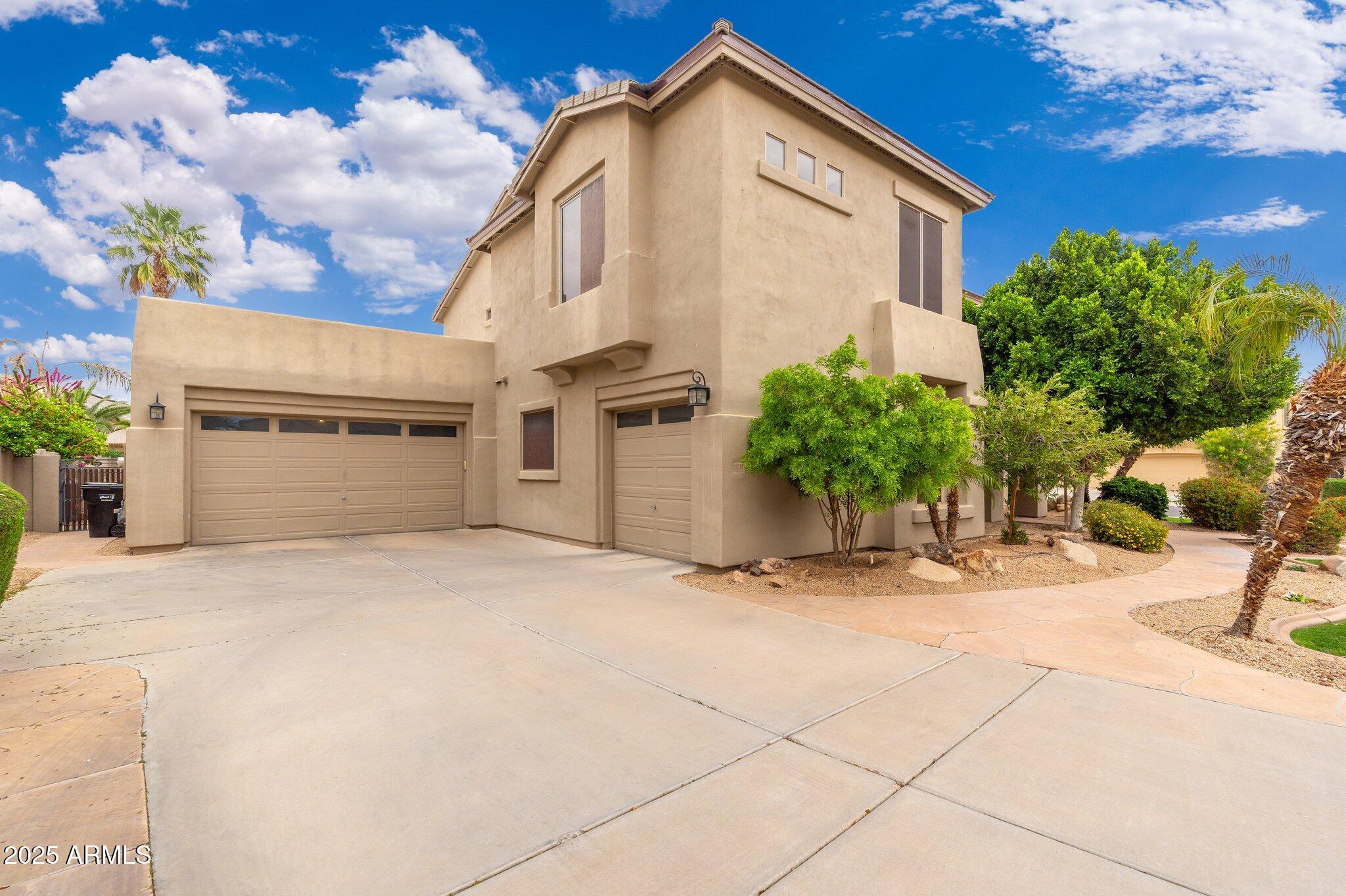 1074 E Carla Vista Court Property Photo 4
