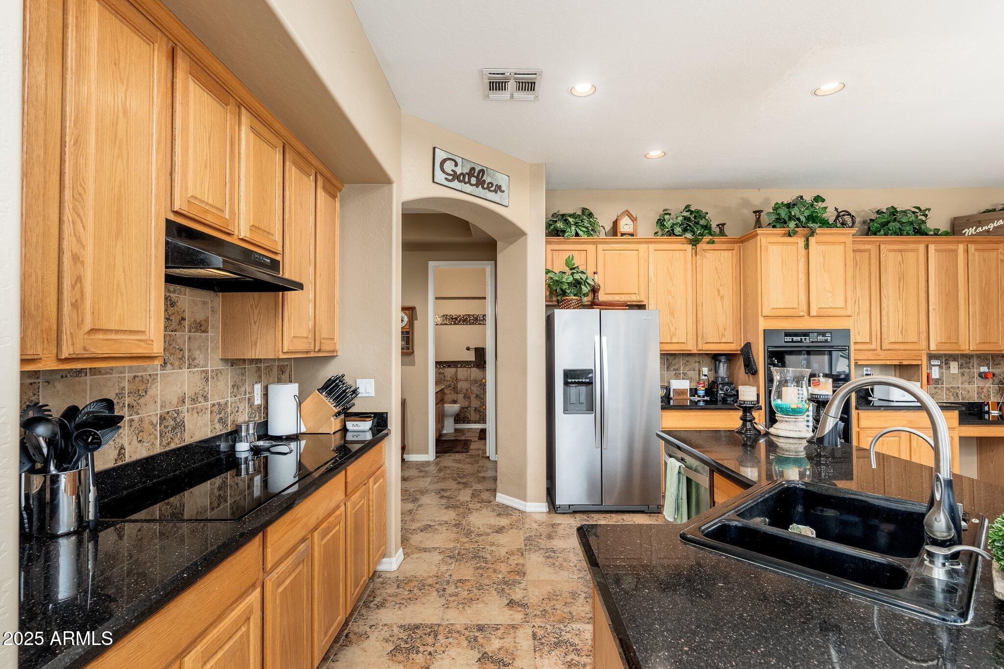 1074 E Carla Vista Court Property Photo 18