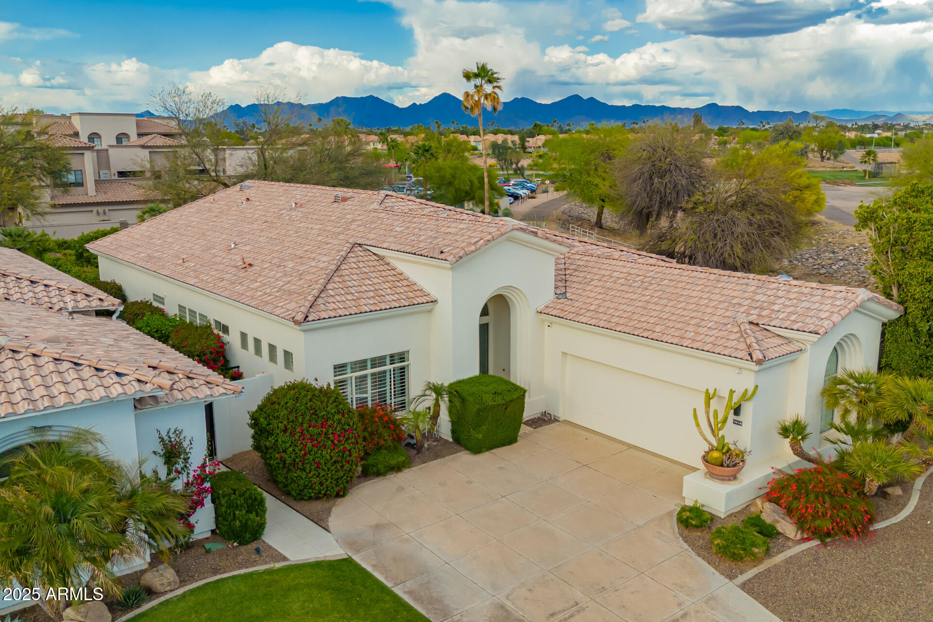 7678 E Cactus Wren Road Property Photo 2