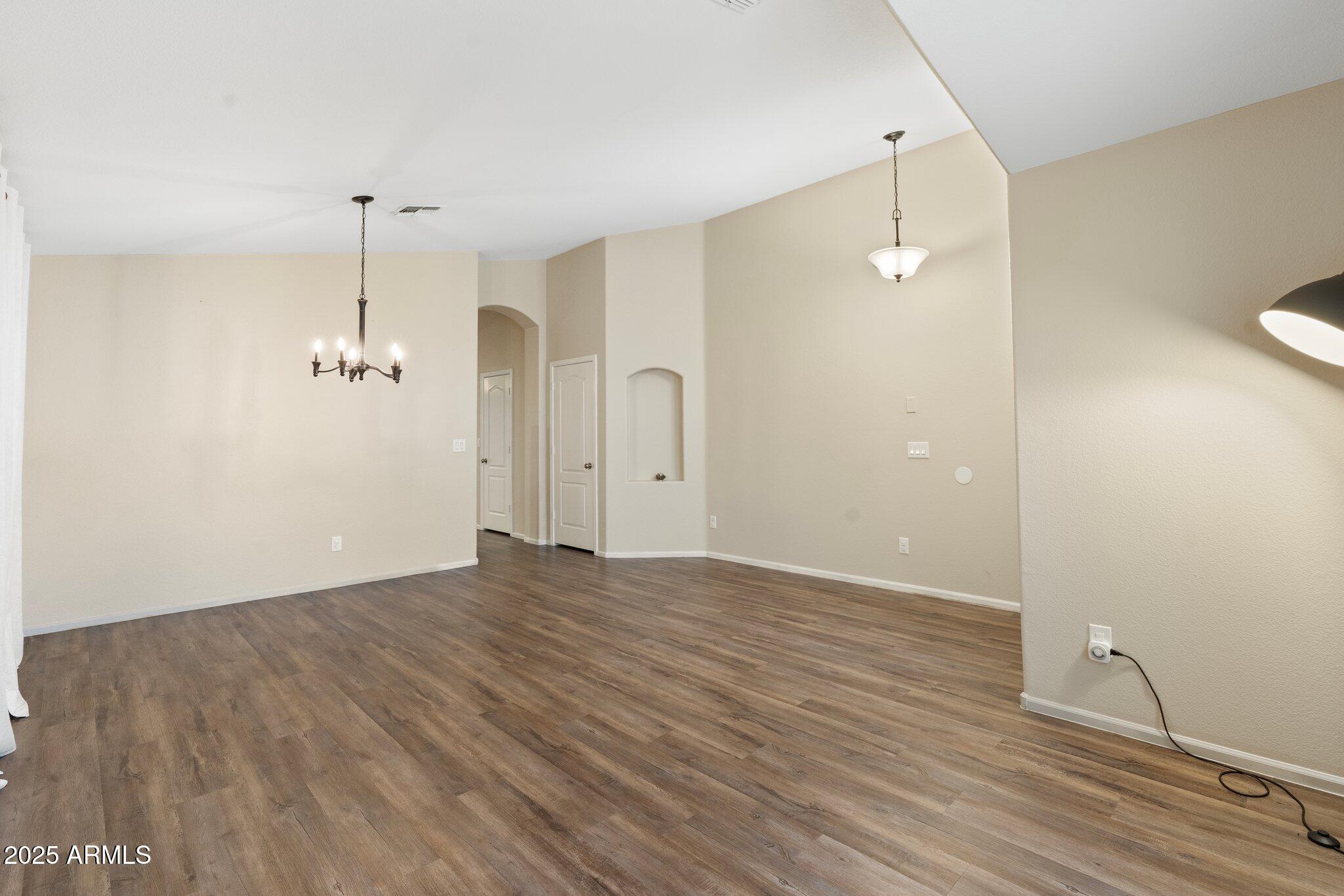 2523 W Running Deer Trail Property Photo 4