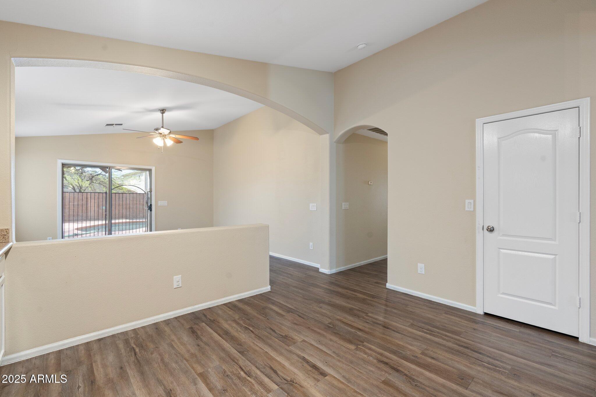 2523 W Running Deer Trail Property Photo 9