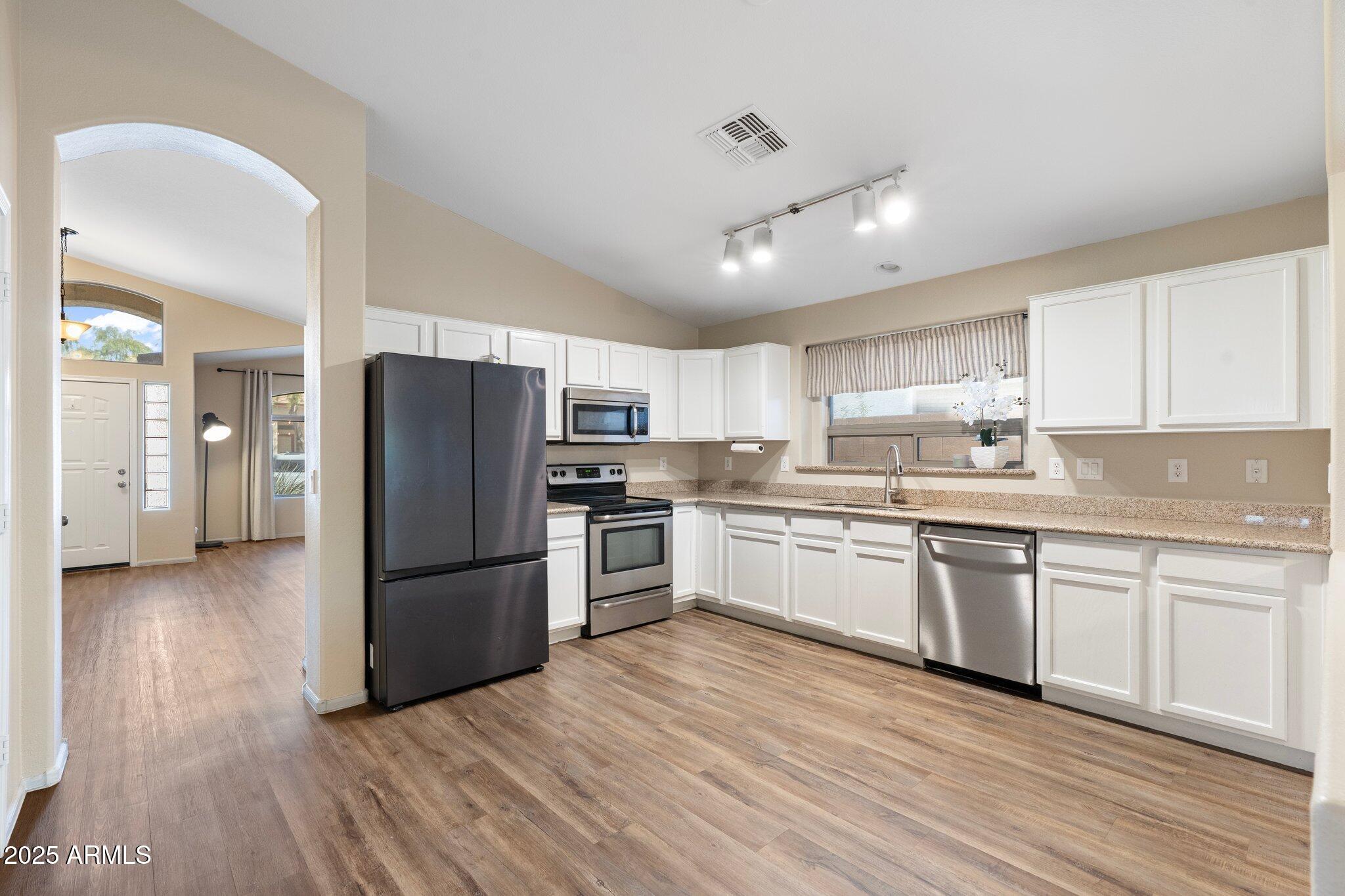 2523 W Running Deer Trail Property Photo 10