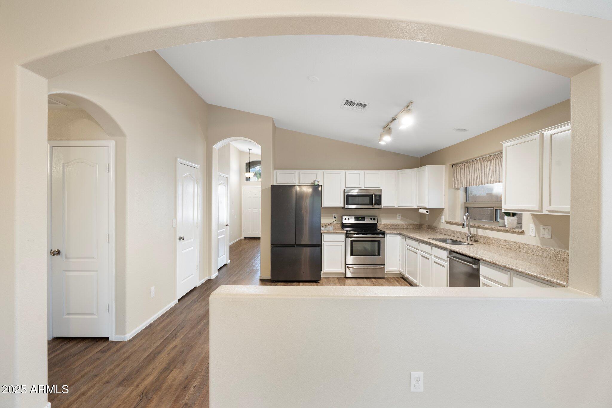 2523 W Running Deer Trail Property Photo 11