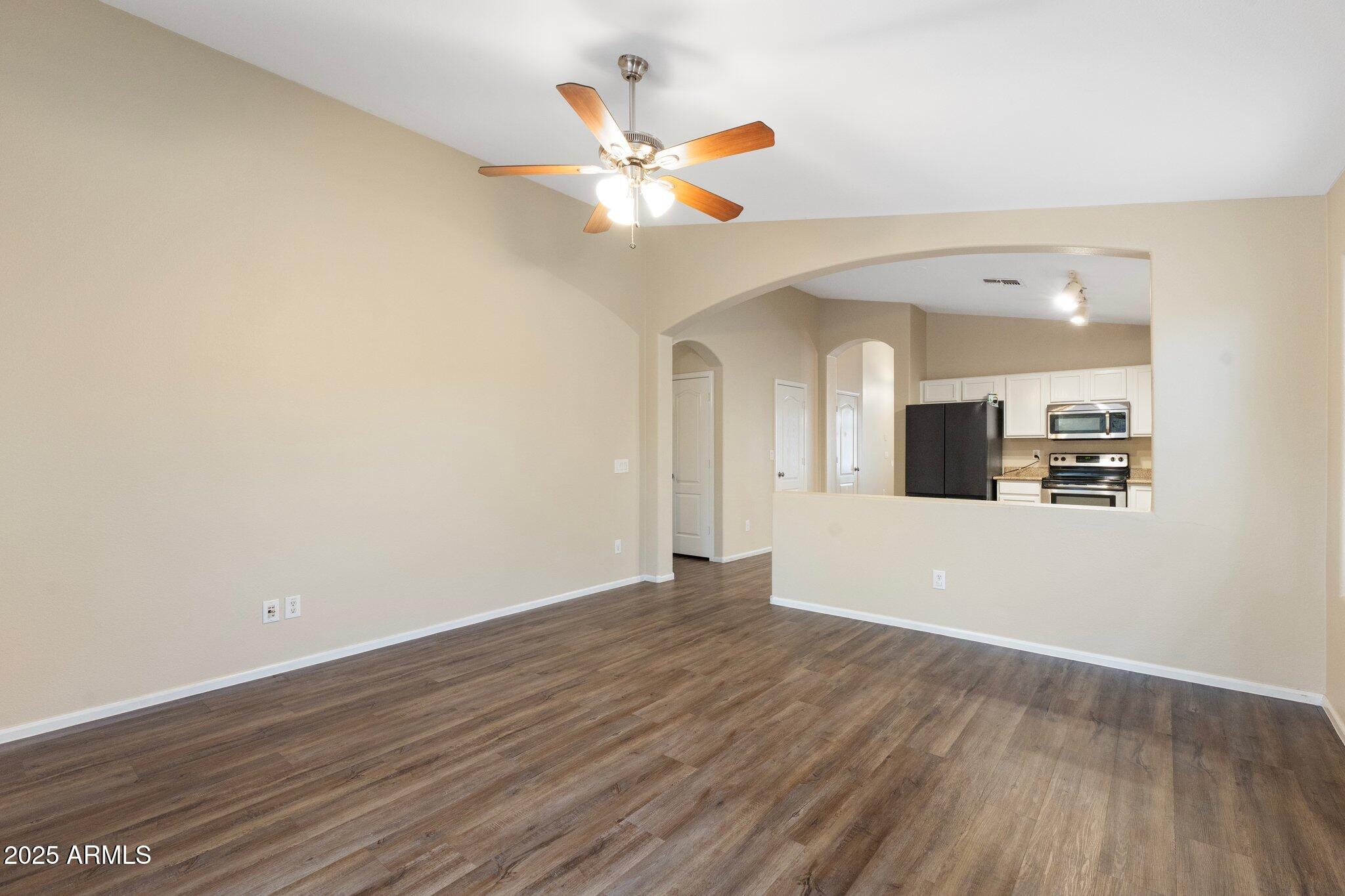 2523 W Running Deer Trail Property Photo 14