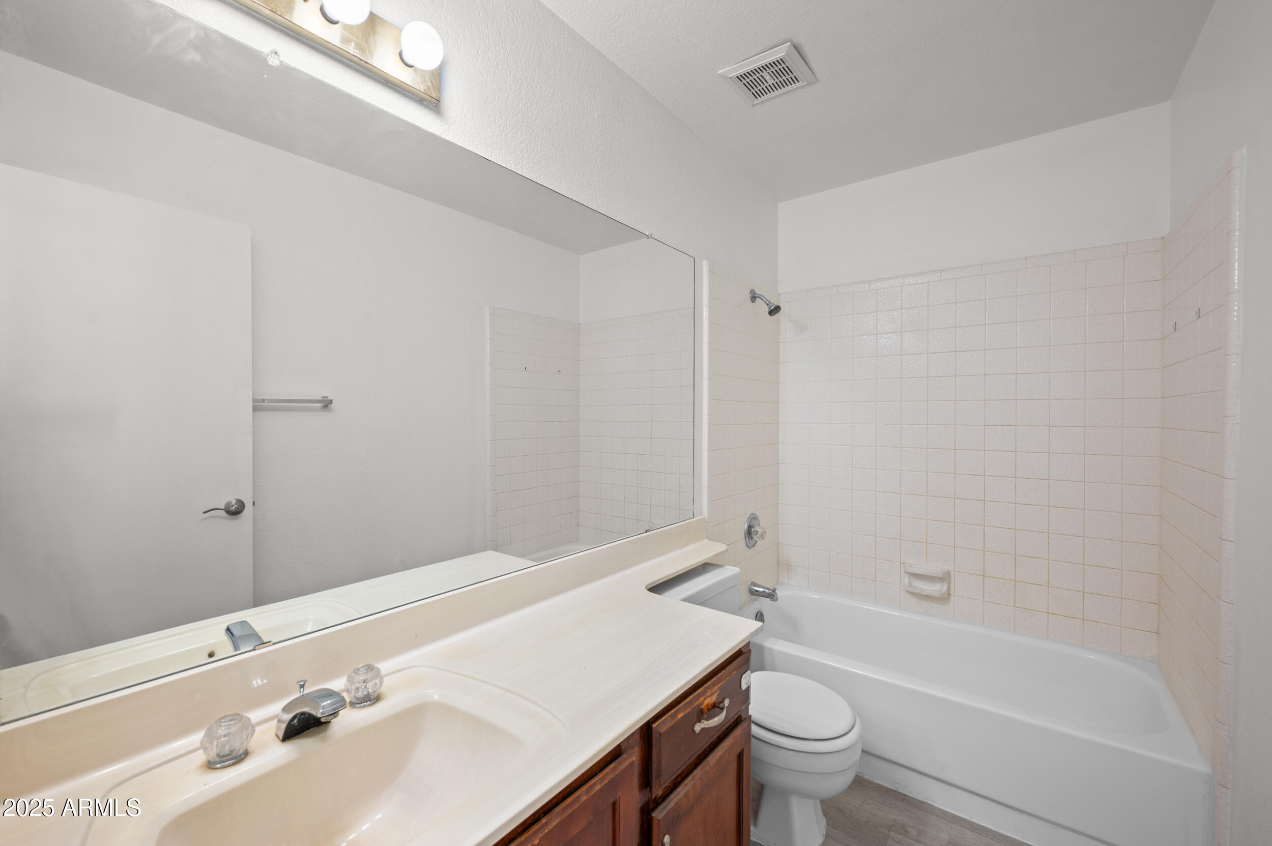 3643 W Elgin Street Property Photo 4