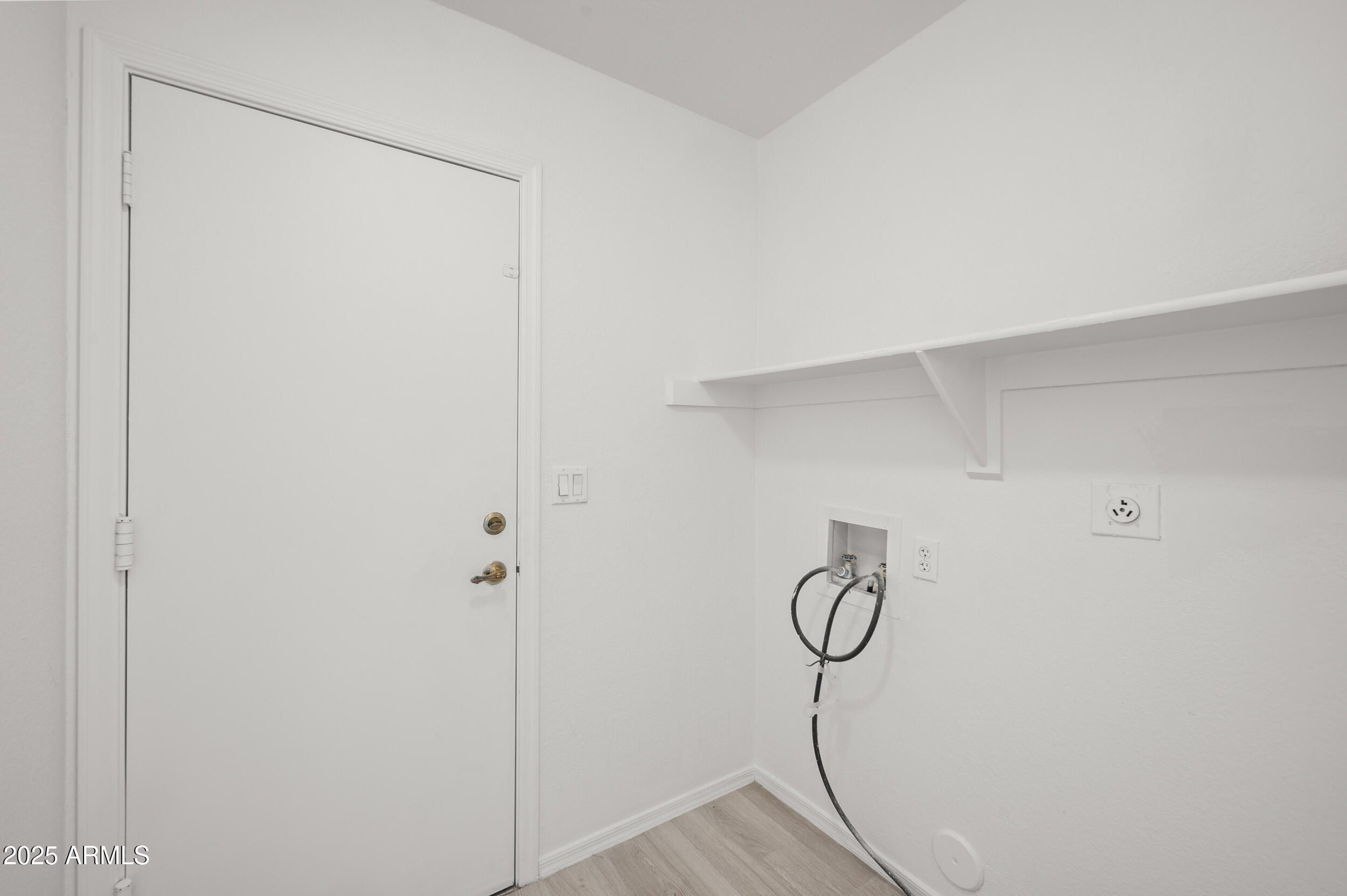 3643 W Elgin Street Property Photo 5