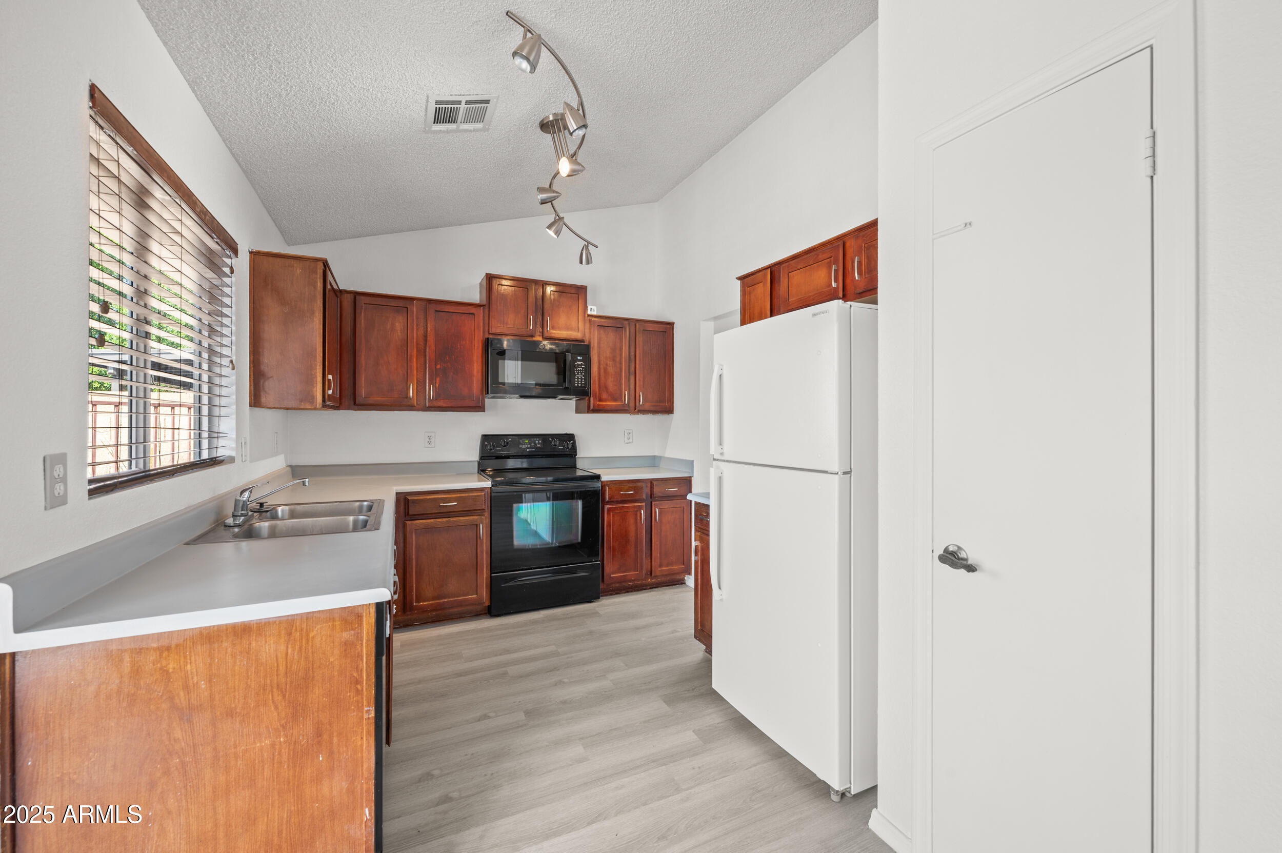 3643 W Elgin Street Property Photo 12