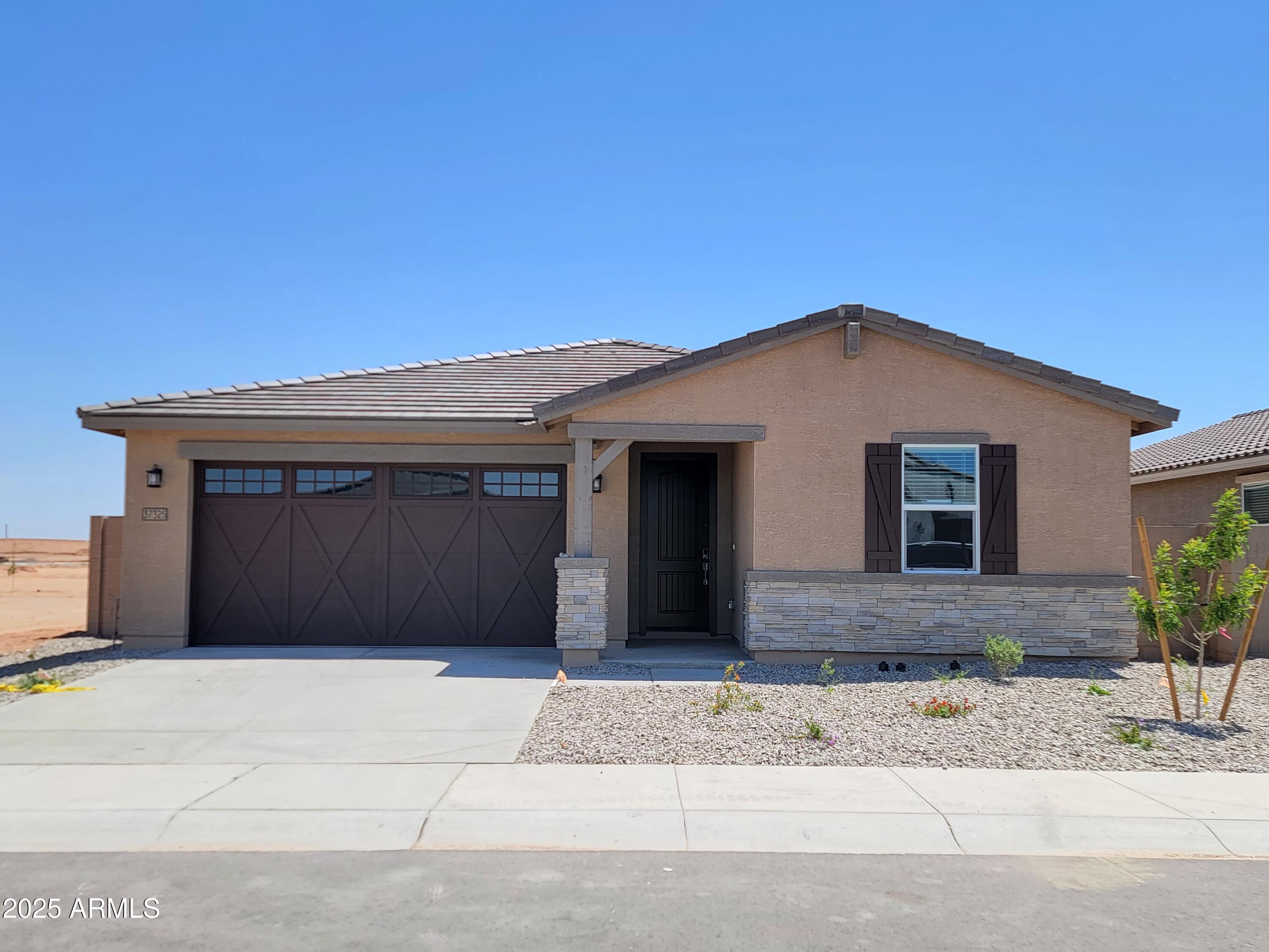 37325 W San Clemente Street Property Photo 1