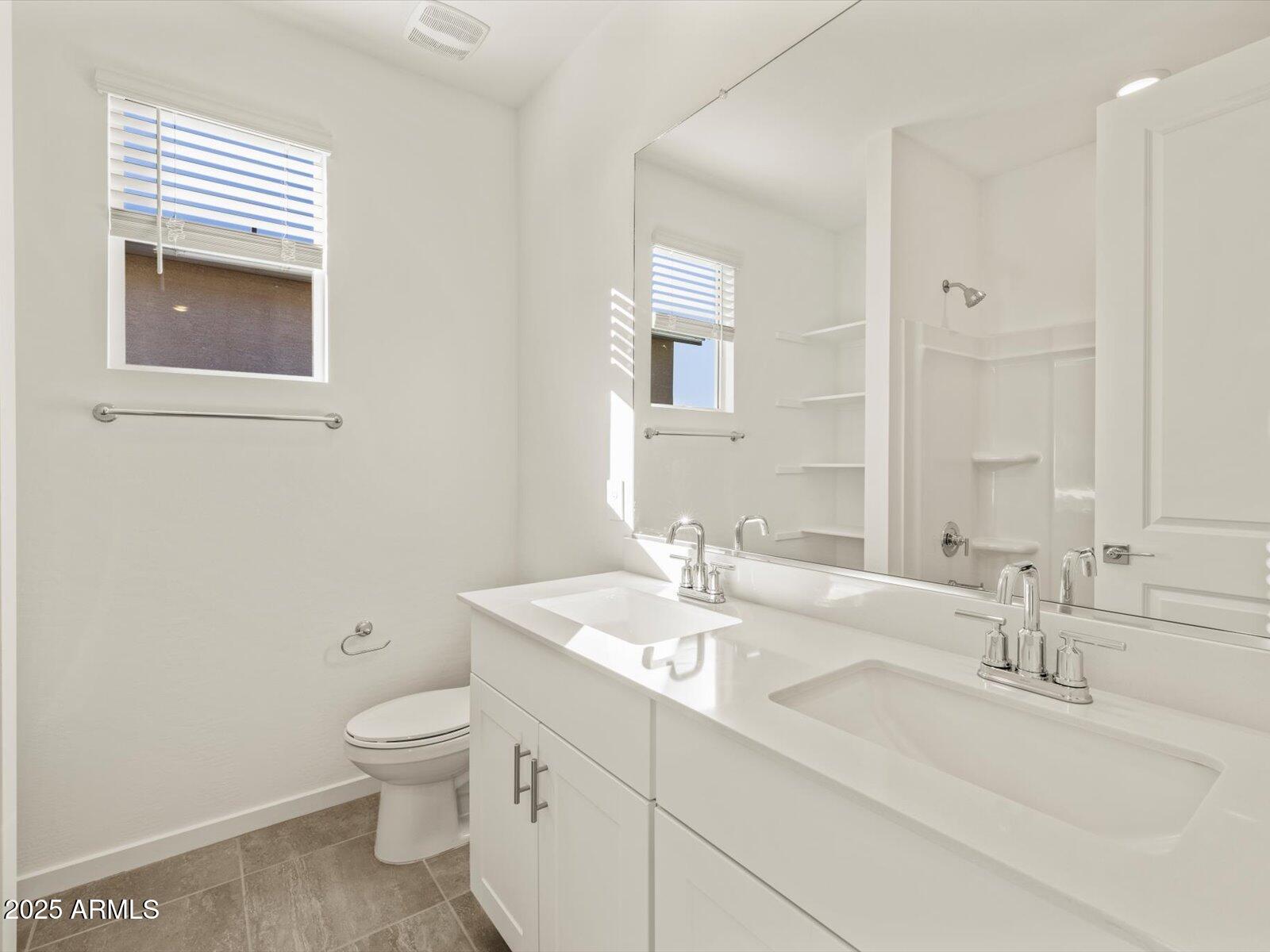 37325 W San Clemente Street Property Photo 5
