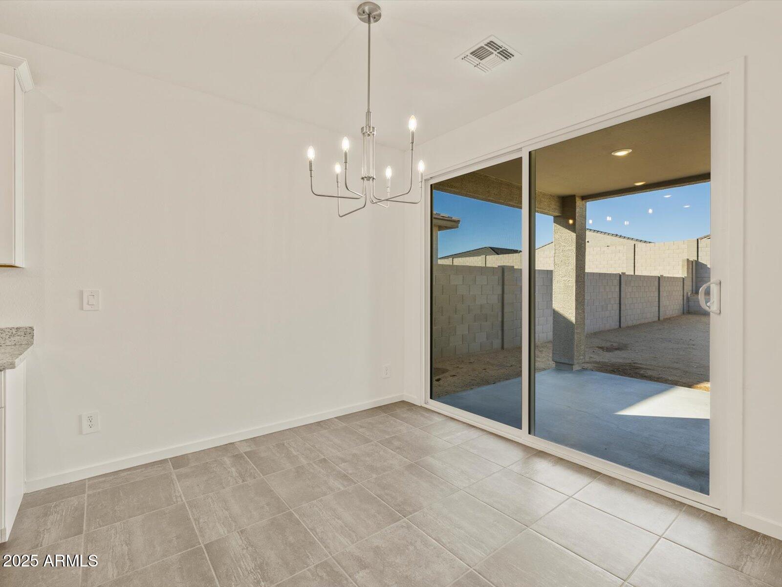 37325 W San Clemente Street Property Photo 23