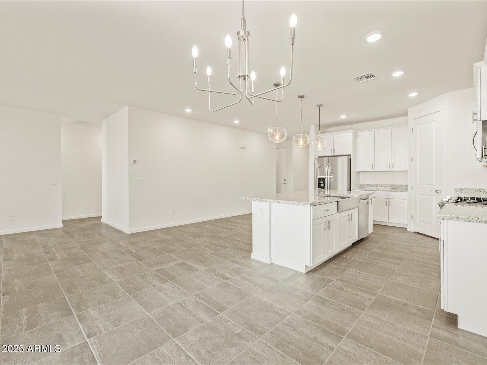 37325 W San Clemente Street Property Photo 24