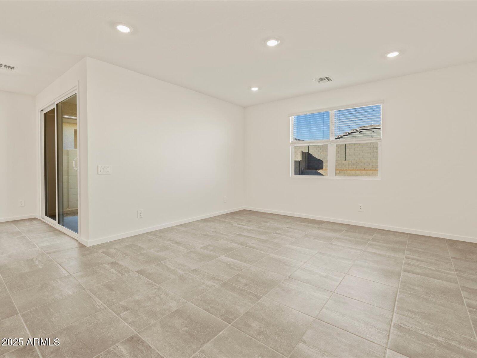 37325 W San Clemente Street Property Photo 31