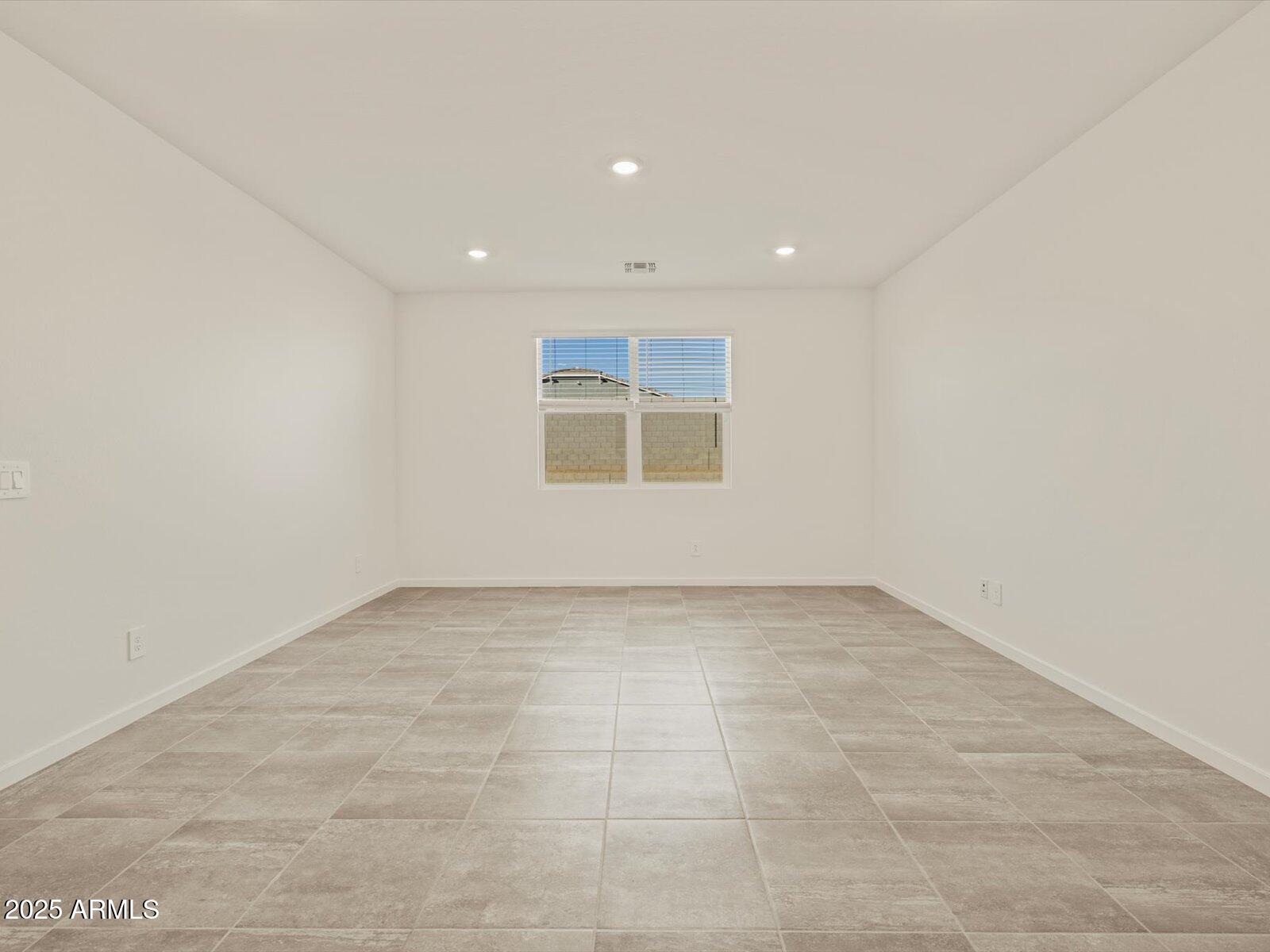 37325 W San Clemente Street Property Photo 32