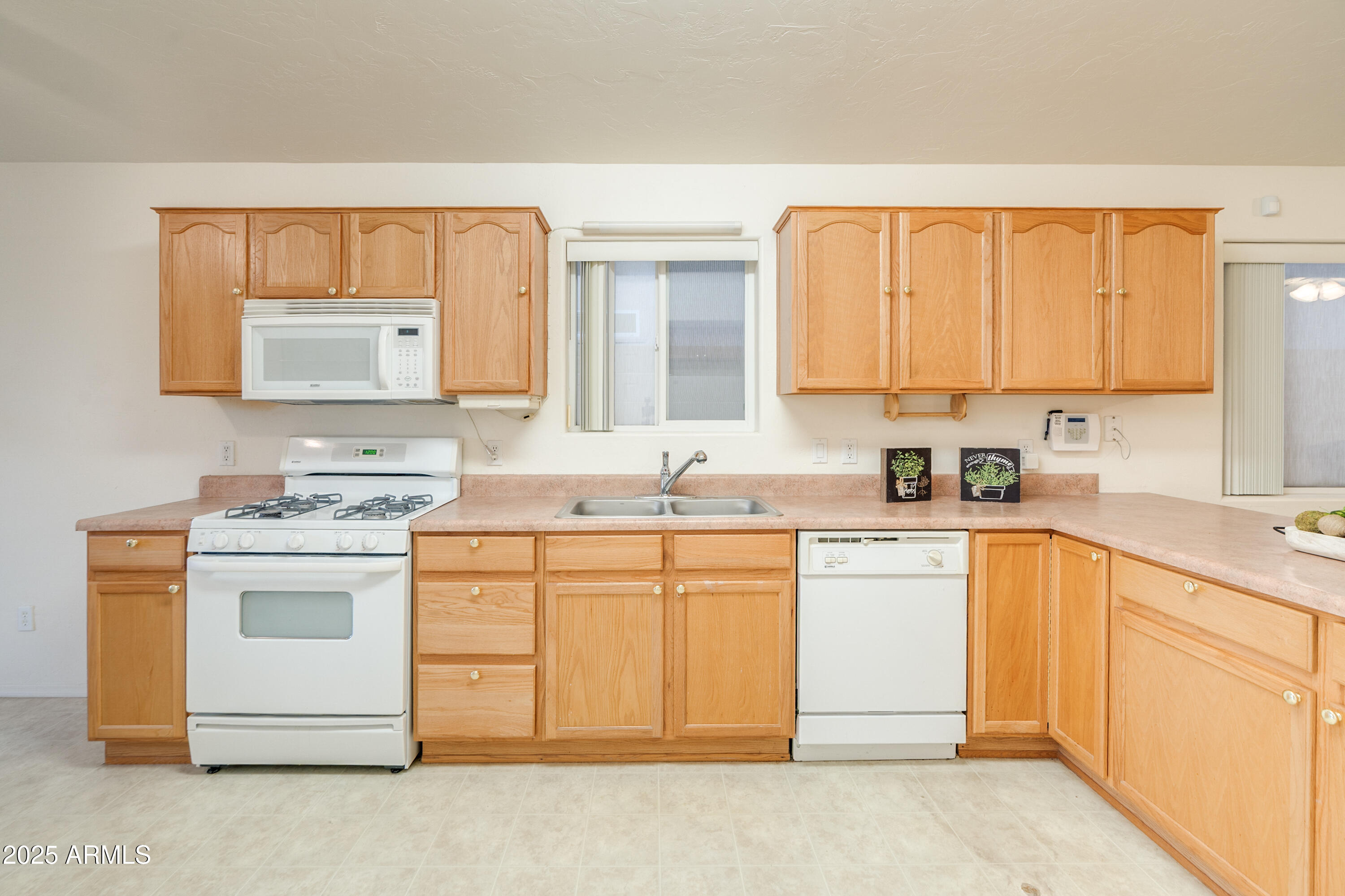 426 S Taylors Trail Property Photo 3