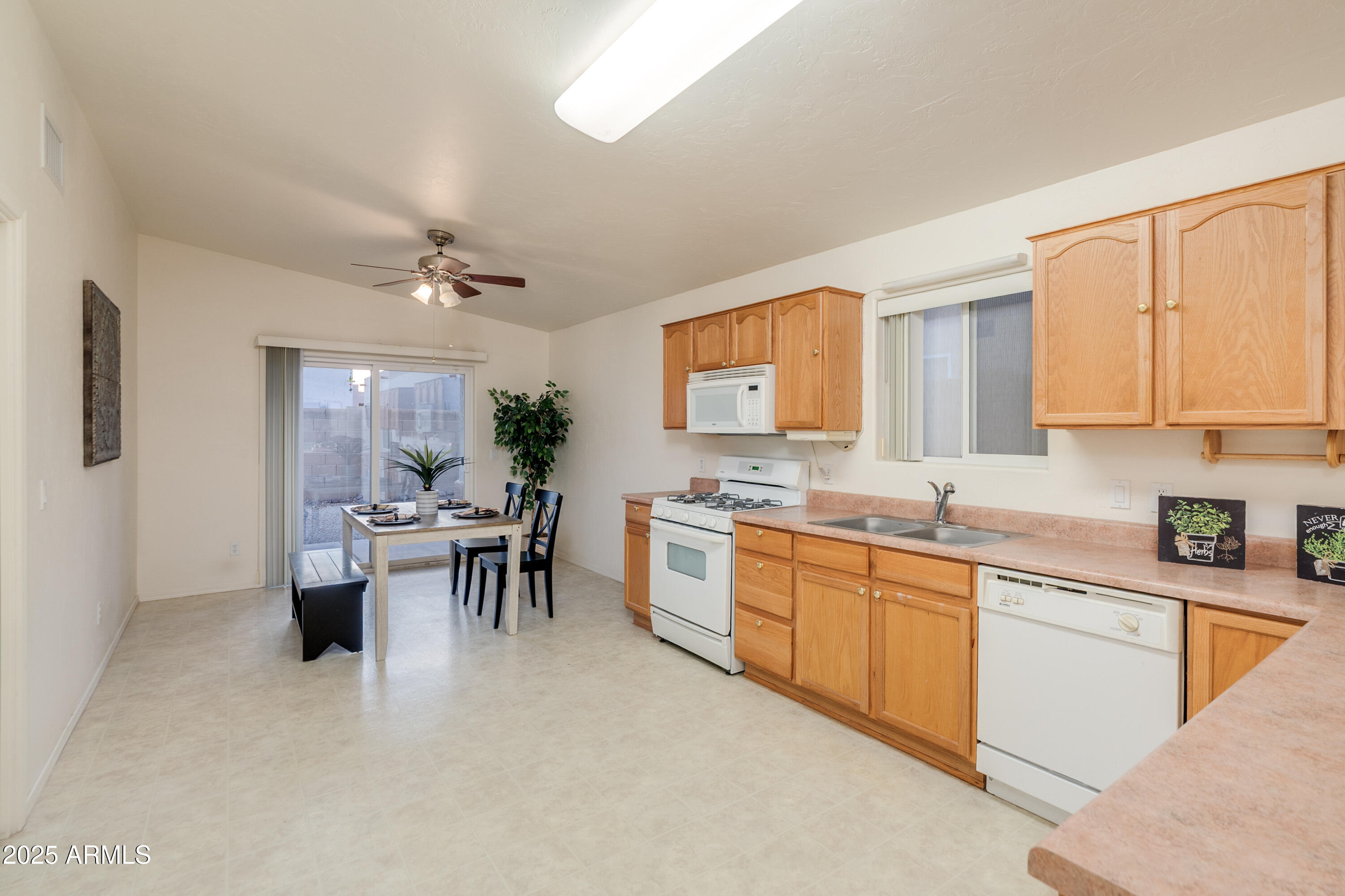 426 S Taylors Trail Property Photo 12