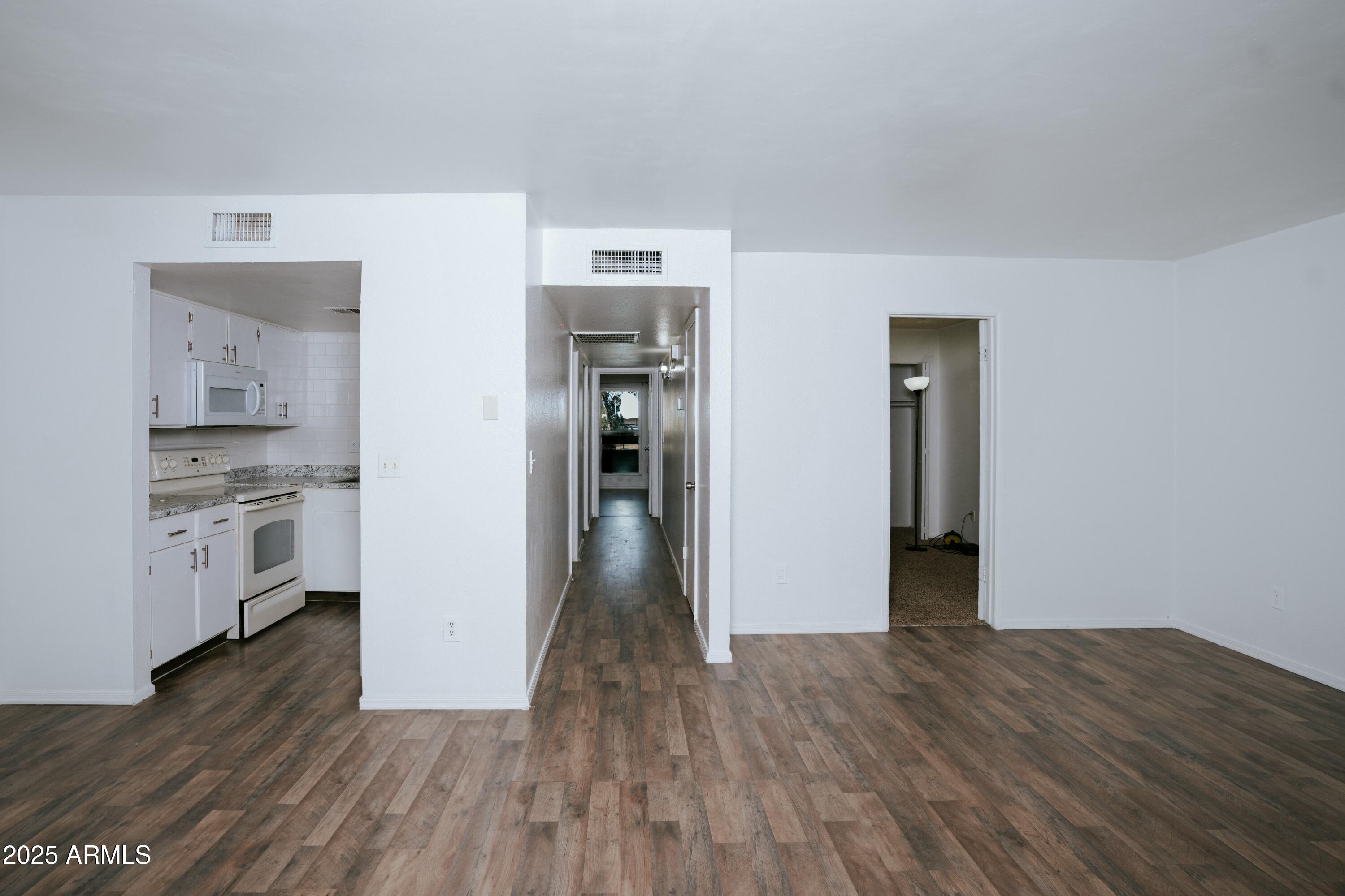 2690 N 43rd Avenue Property Photo 1