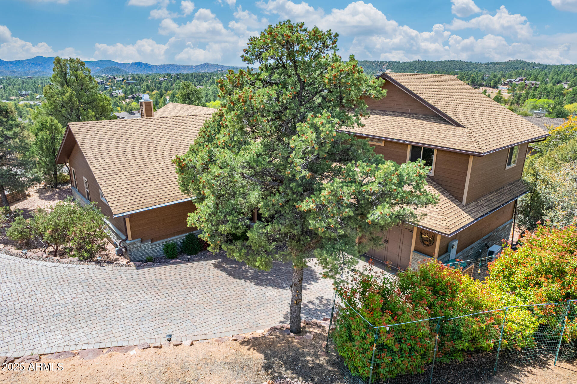 1202 N Horizon Way Property Photo 1
