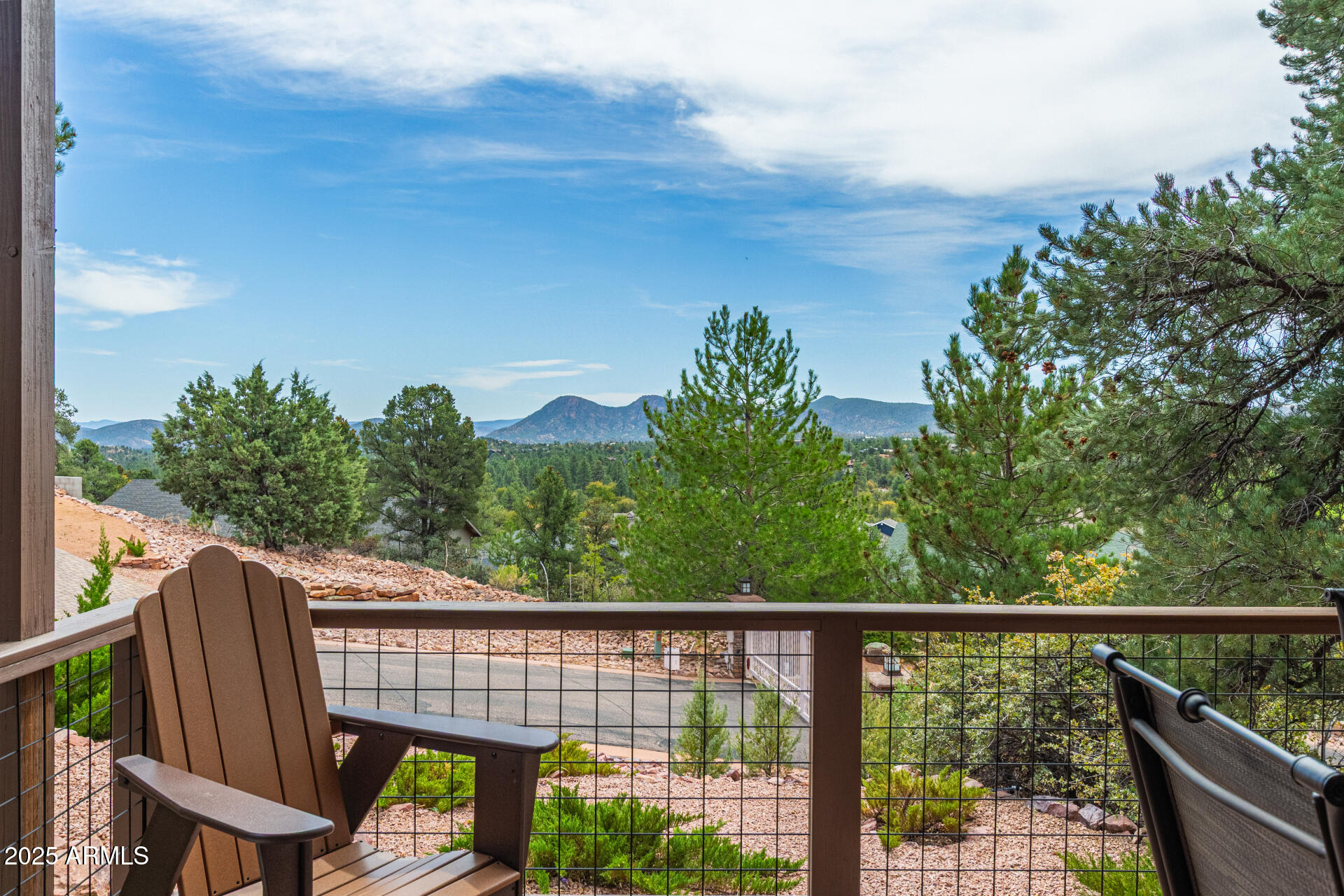 1202 N Horizon Way Property Photo 2