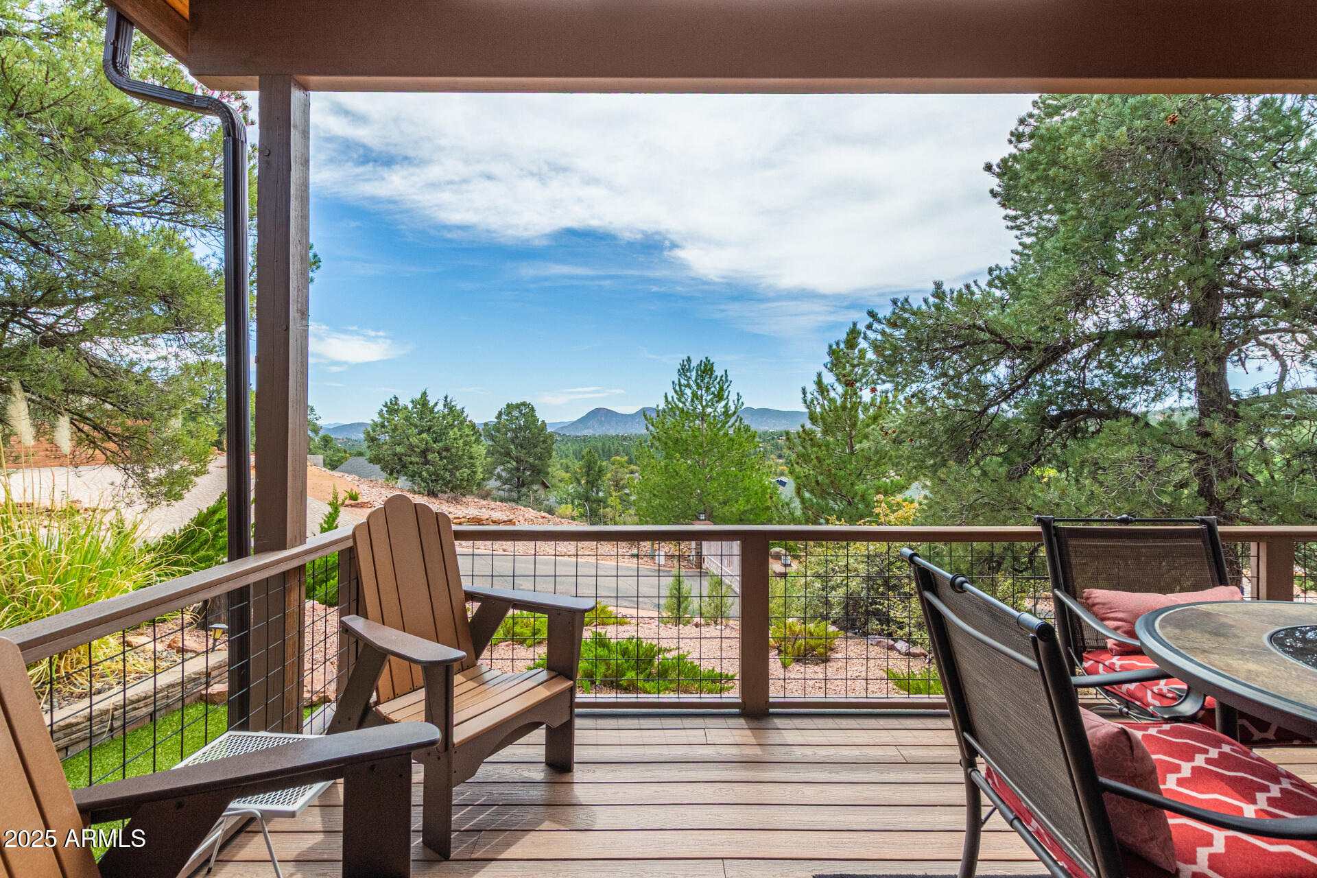 1202 N Horizon Way Property Photo 3