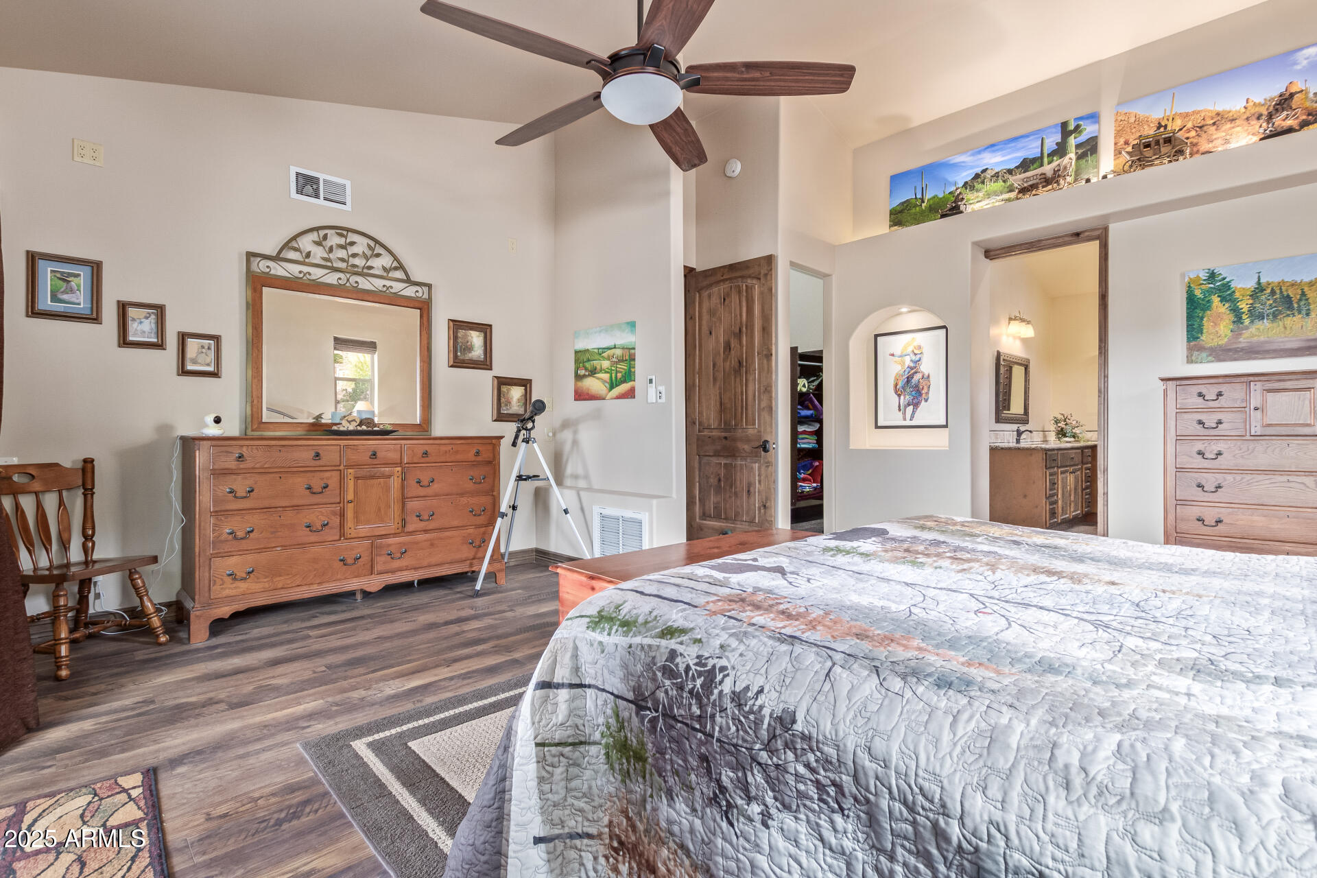 1202 N Horizon Way Property Photo 16