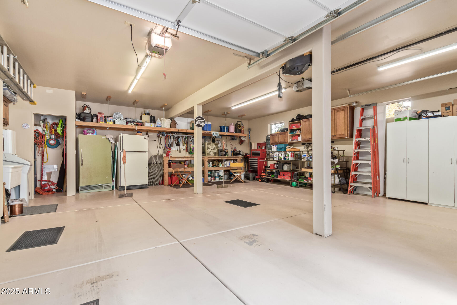 1202 N Horizon Way Property Photo 45