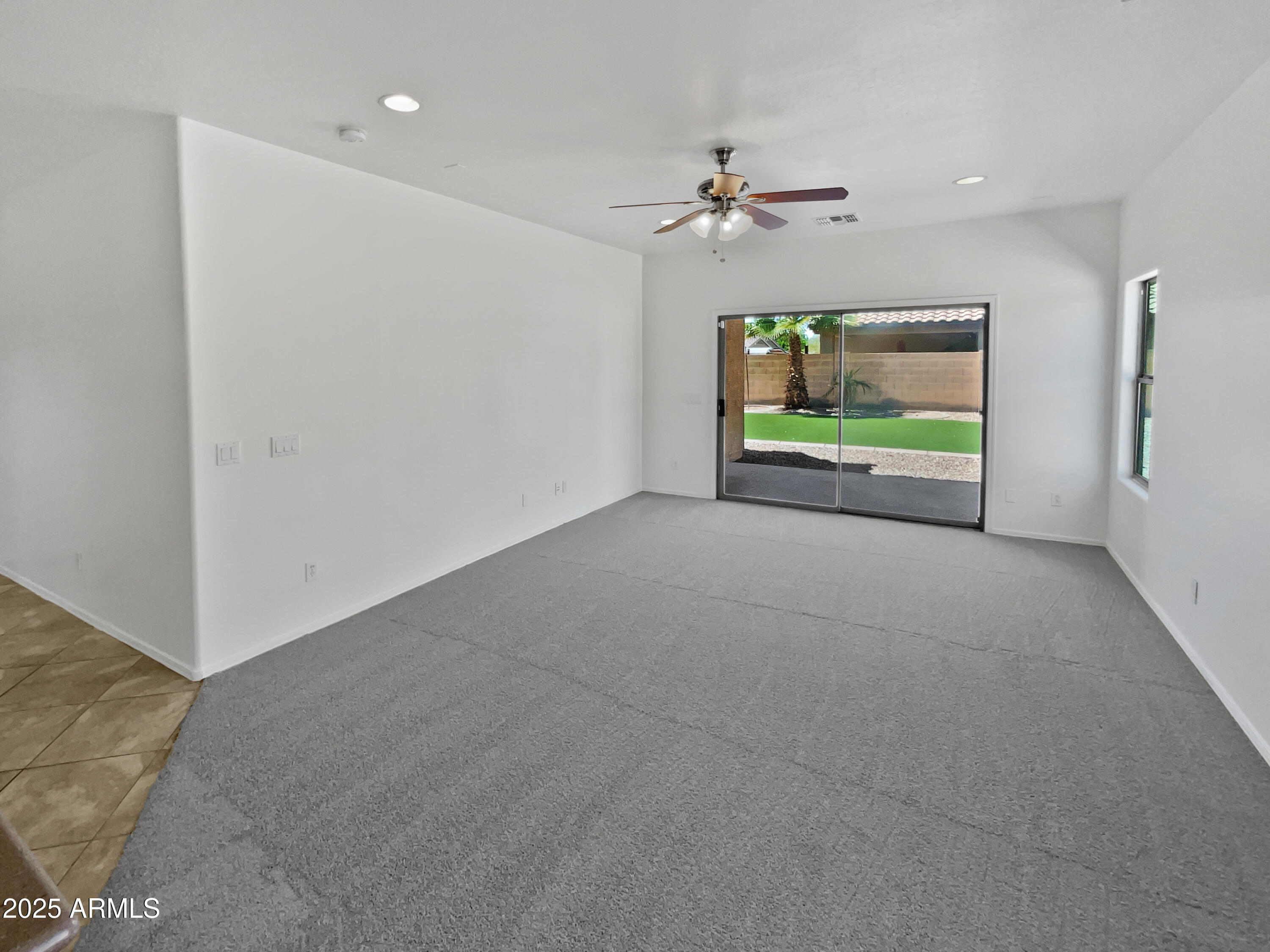 8616 S 57th Drive Property Photo 3