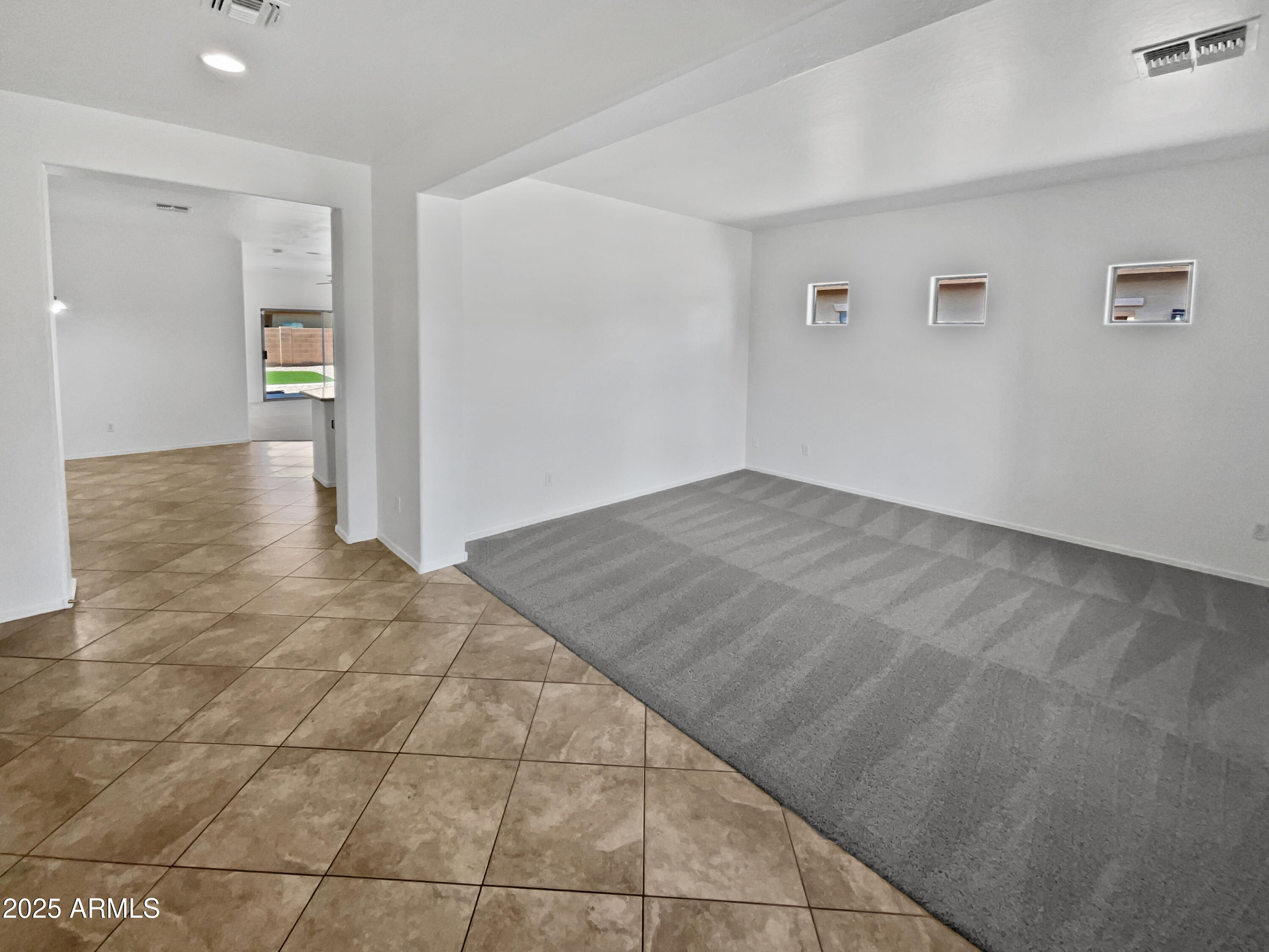 8616 S 57th Drive Property Photo 10