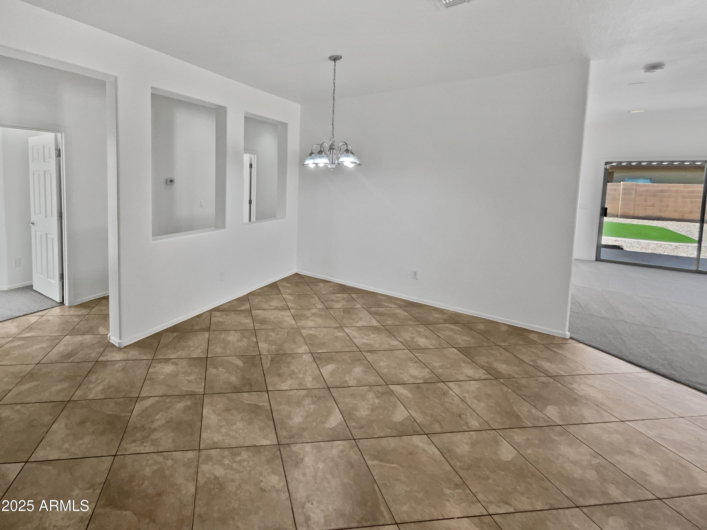 8616 S 57th Drive Property Photo 12