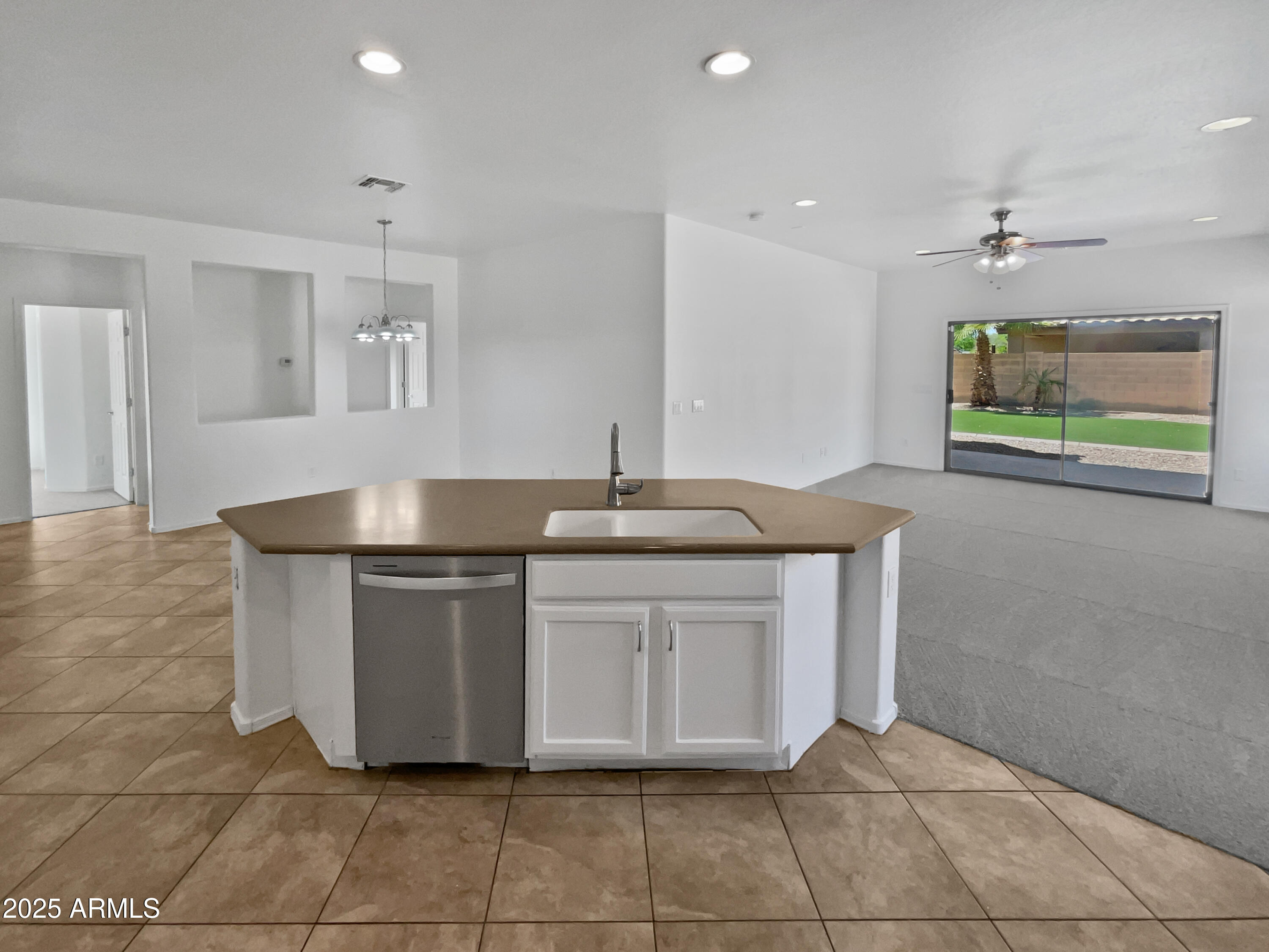 8616 S 57th Drive Property Photo 13