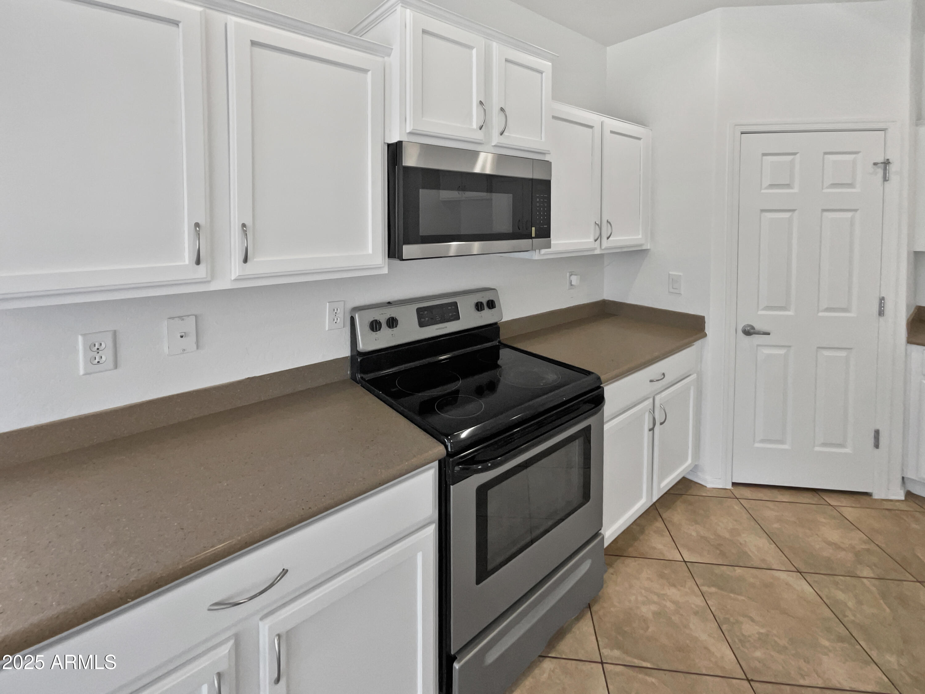 8616 S 57th Drive Property Photo 14
