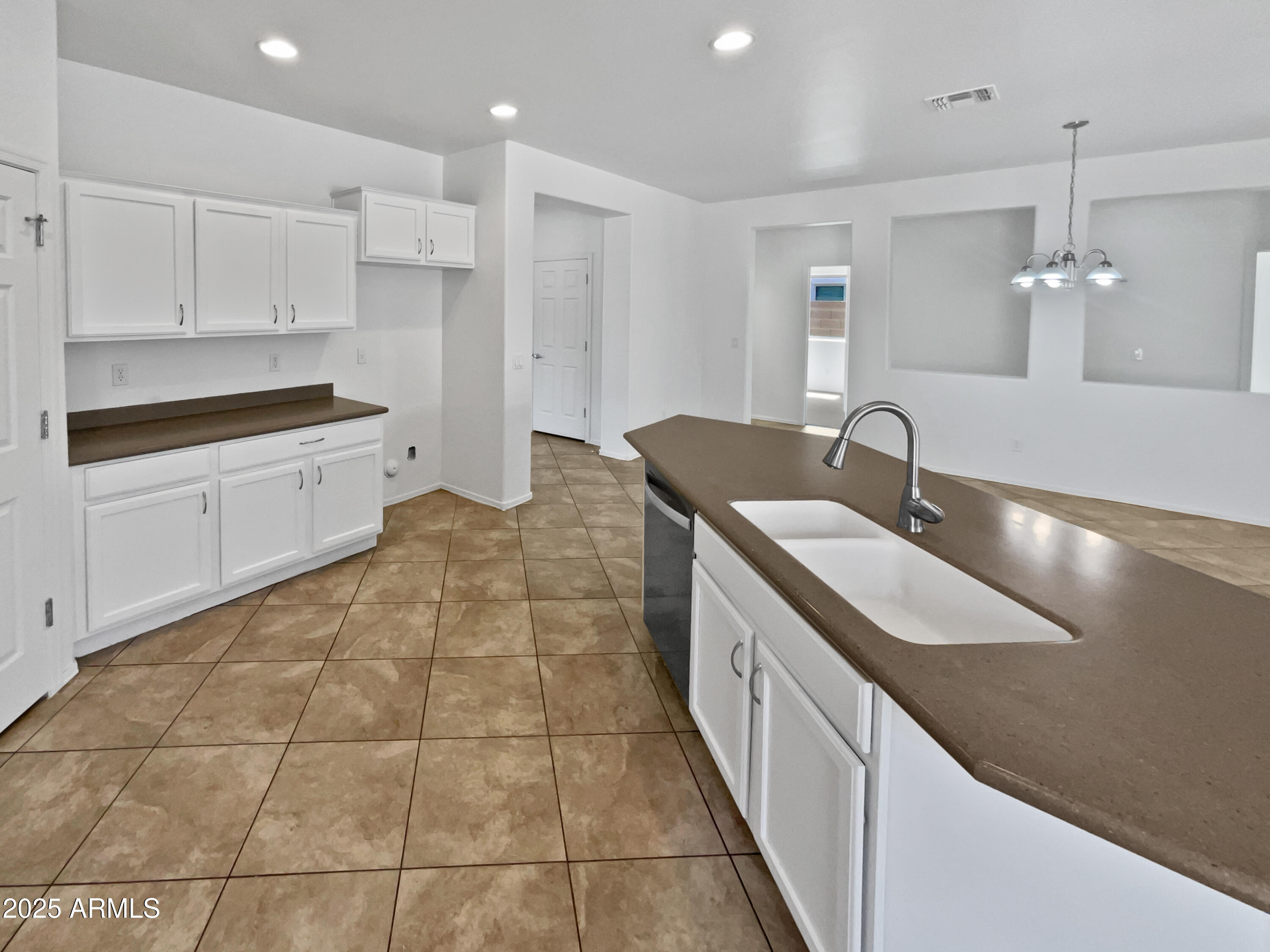8616 S 57th Drive Property Photo 15