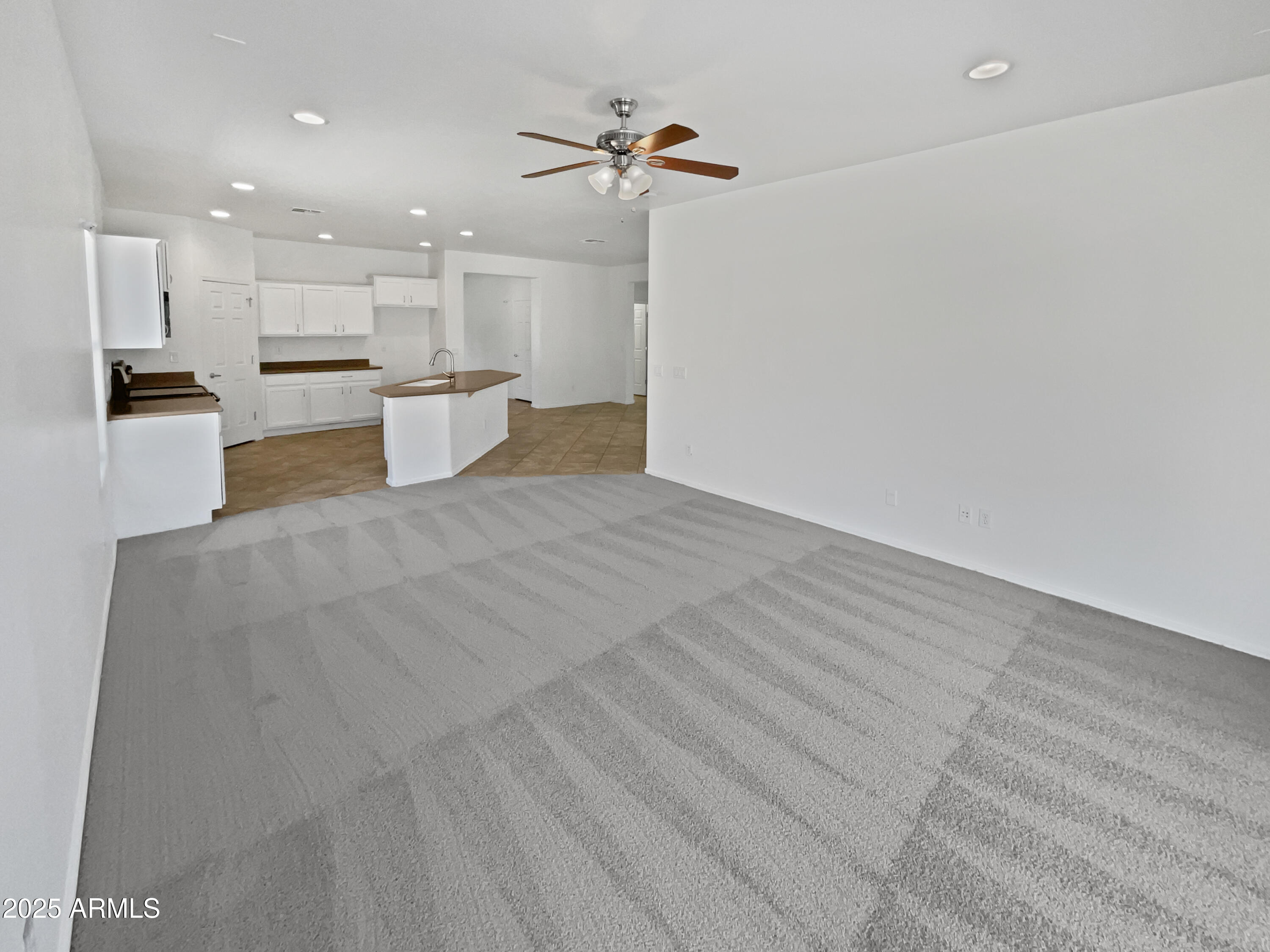 8616 S 57th Drive Property Photo 16