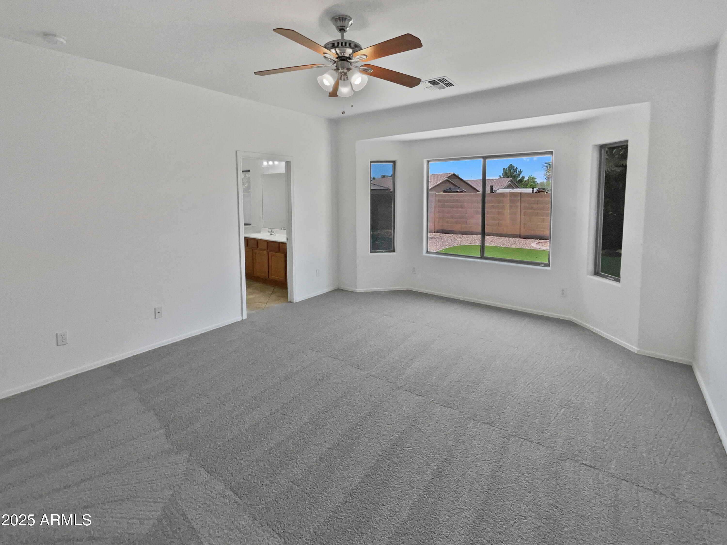 8616 S 57th Drive Property Photo 18