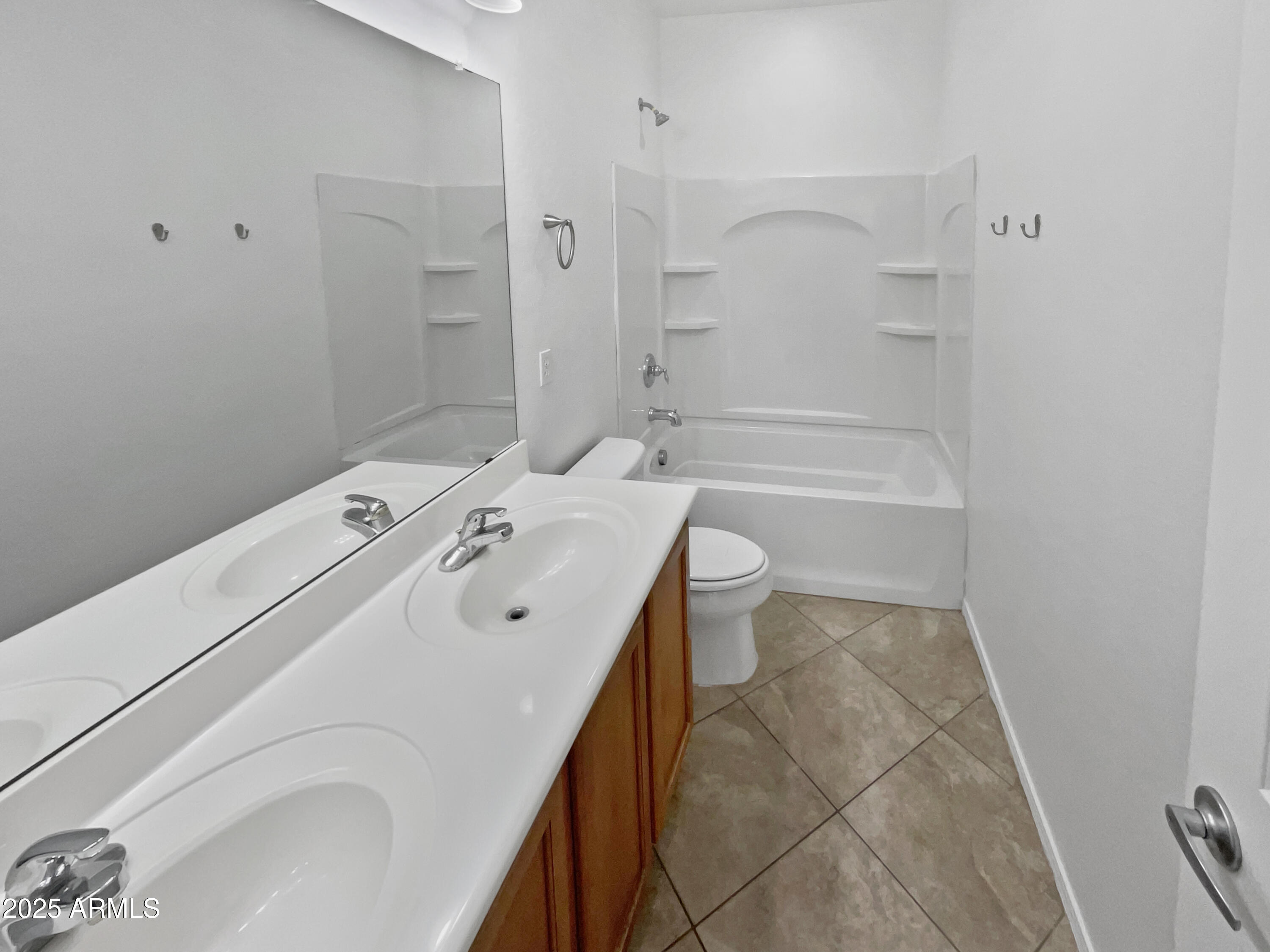 8616 S 57th Drive Property Photo 24