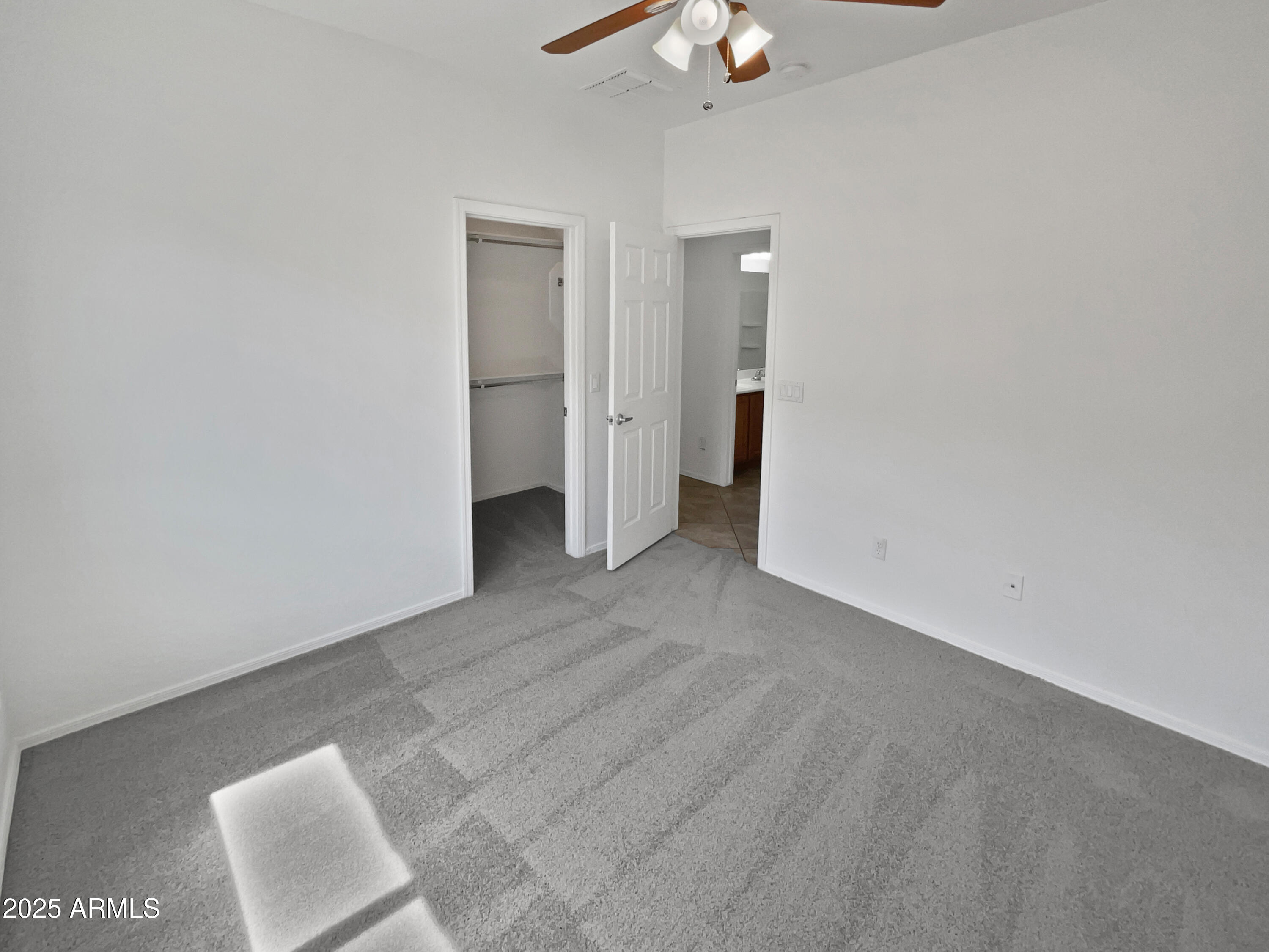 8616 S 57th Drive Property Photo 26