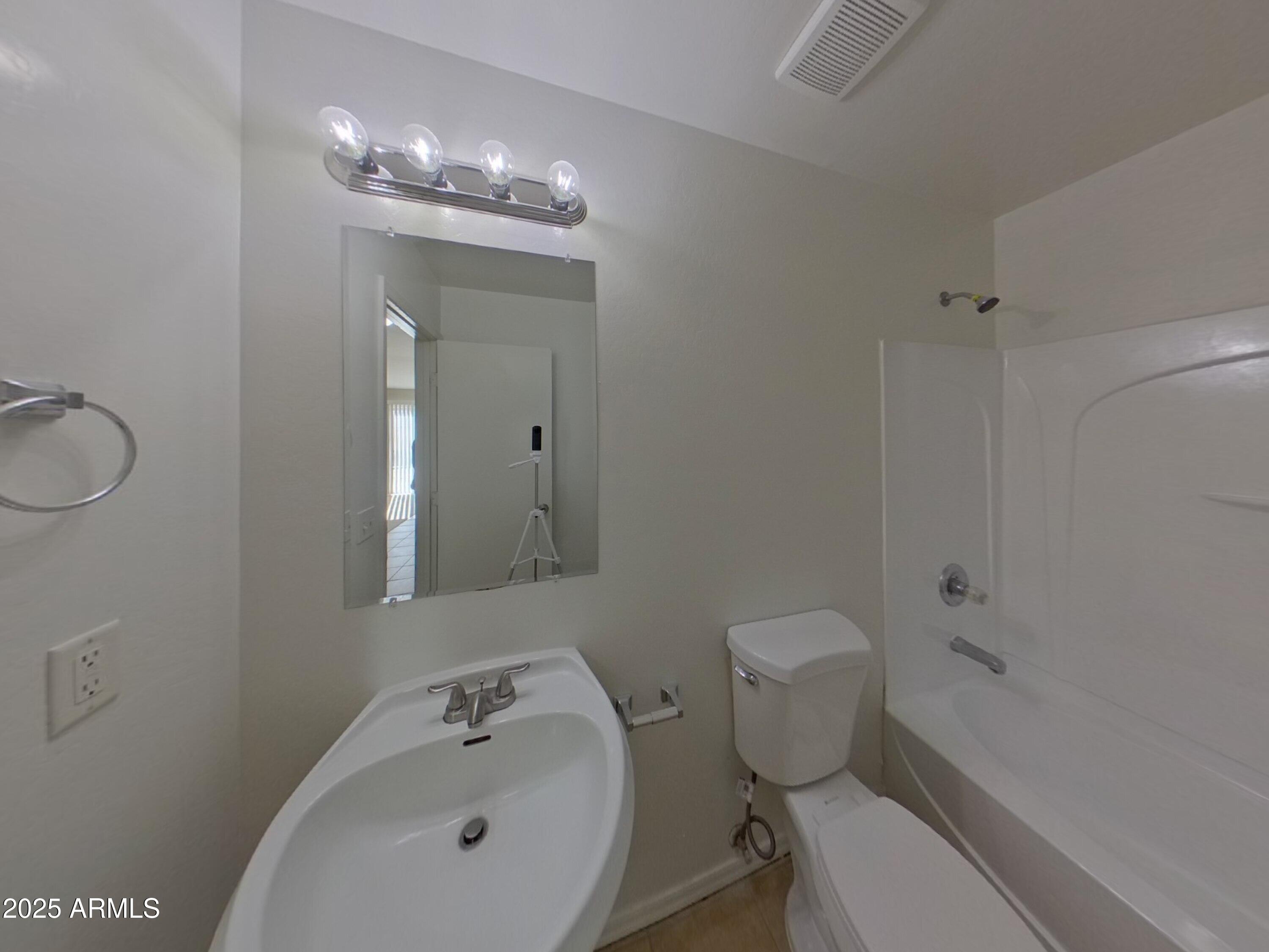 7223 S 41st Lane Property Photo 14