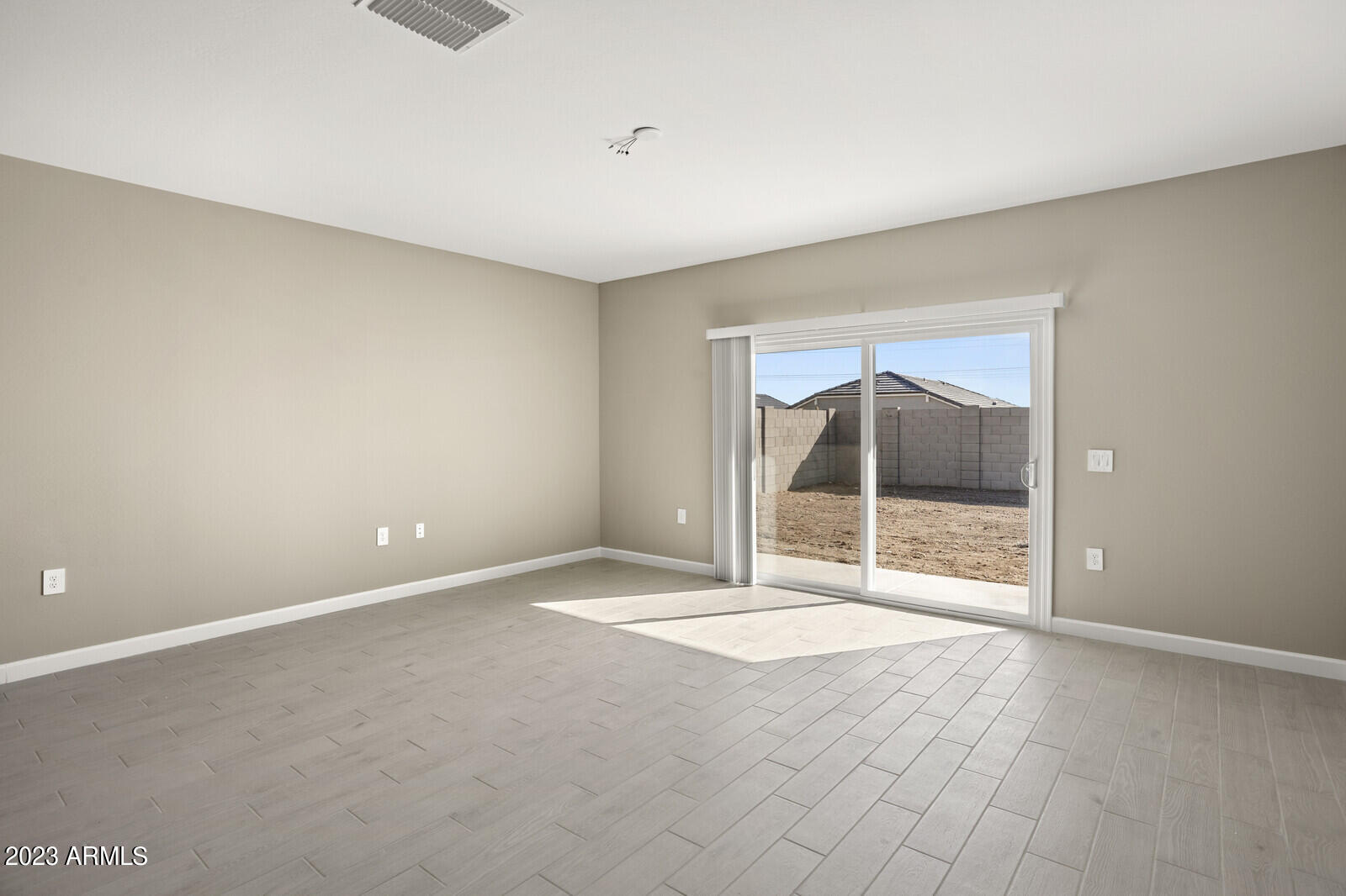 1423 S 239th Drive Property Photo 15